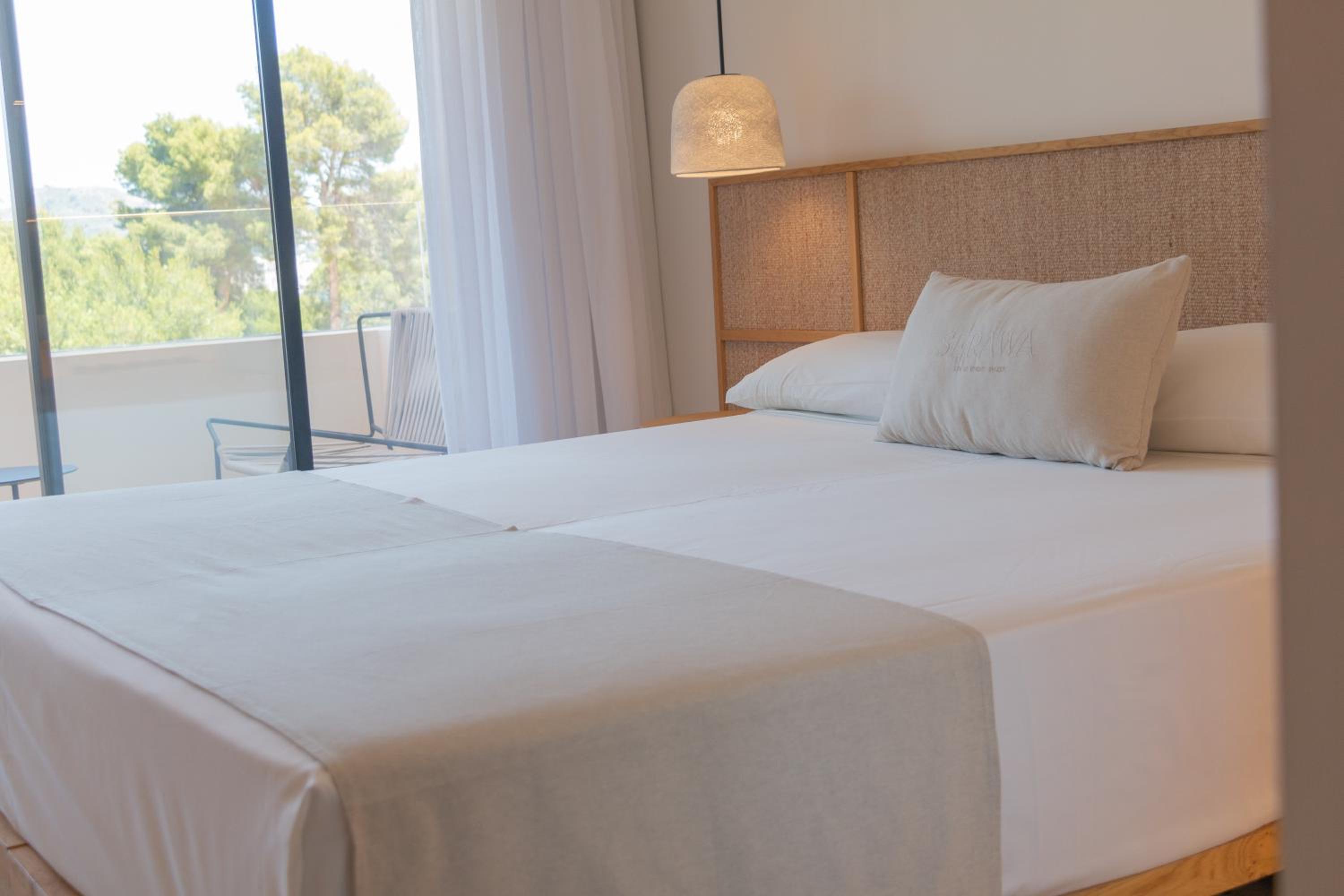 Double or Twin Room with Balcony photo 3