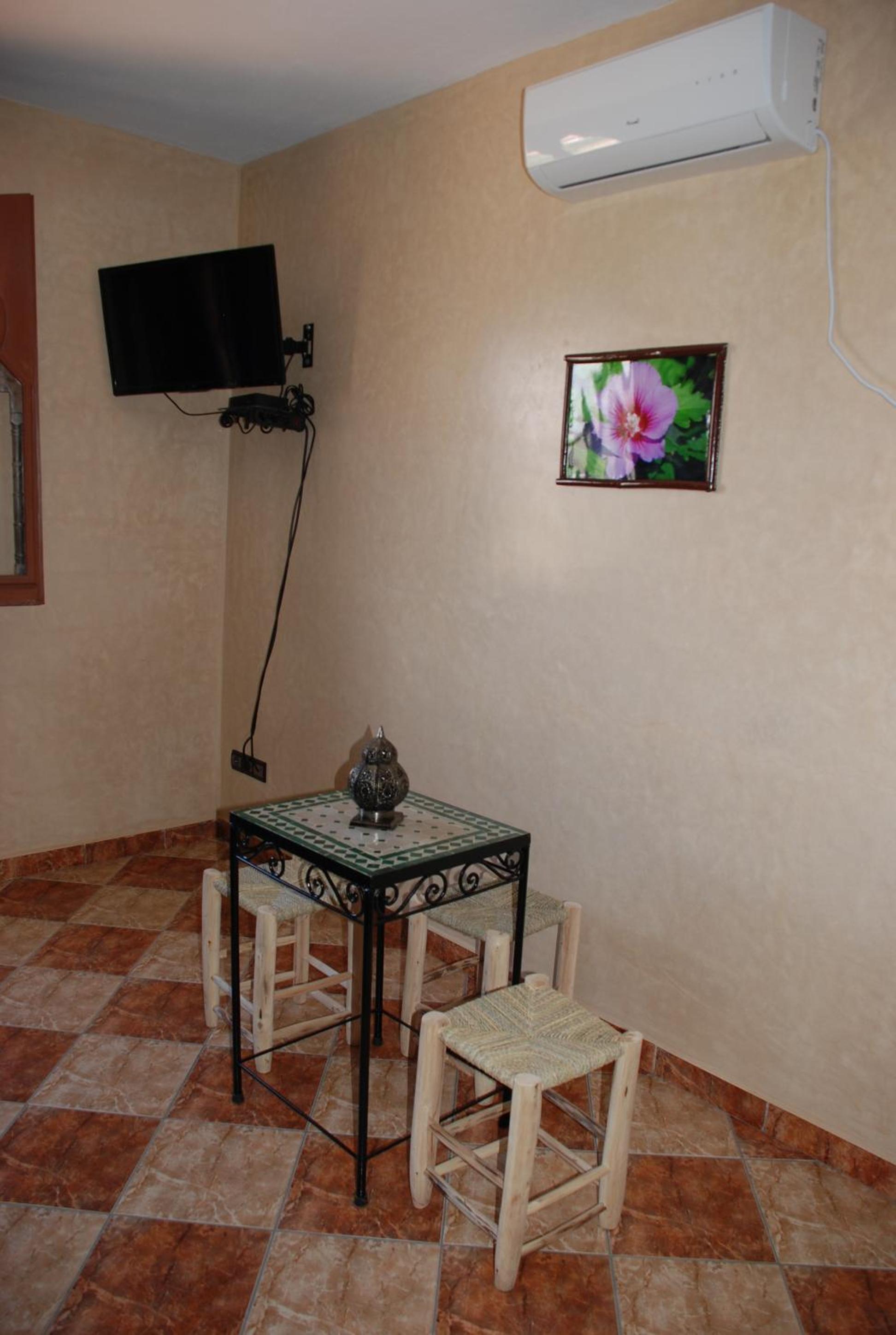 Deluxe Double Room with Shower - Photo 7