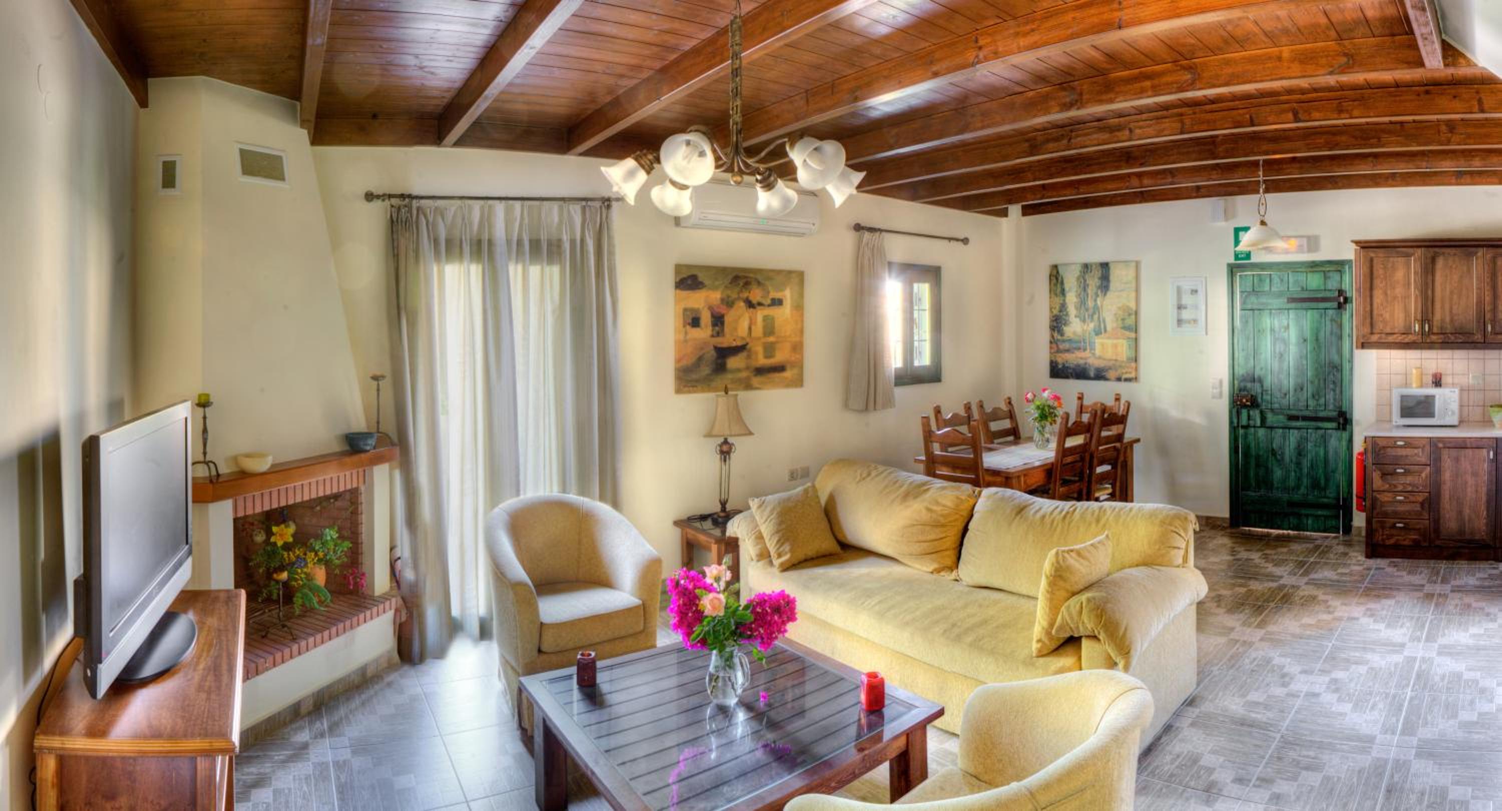 Detached Two-Bedroom Villa with Shared Pool-Split level