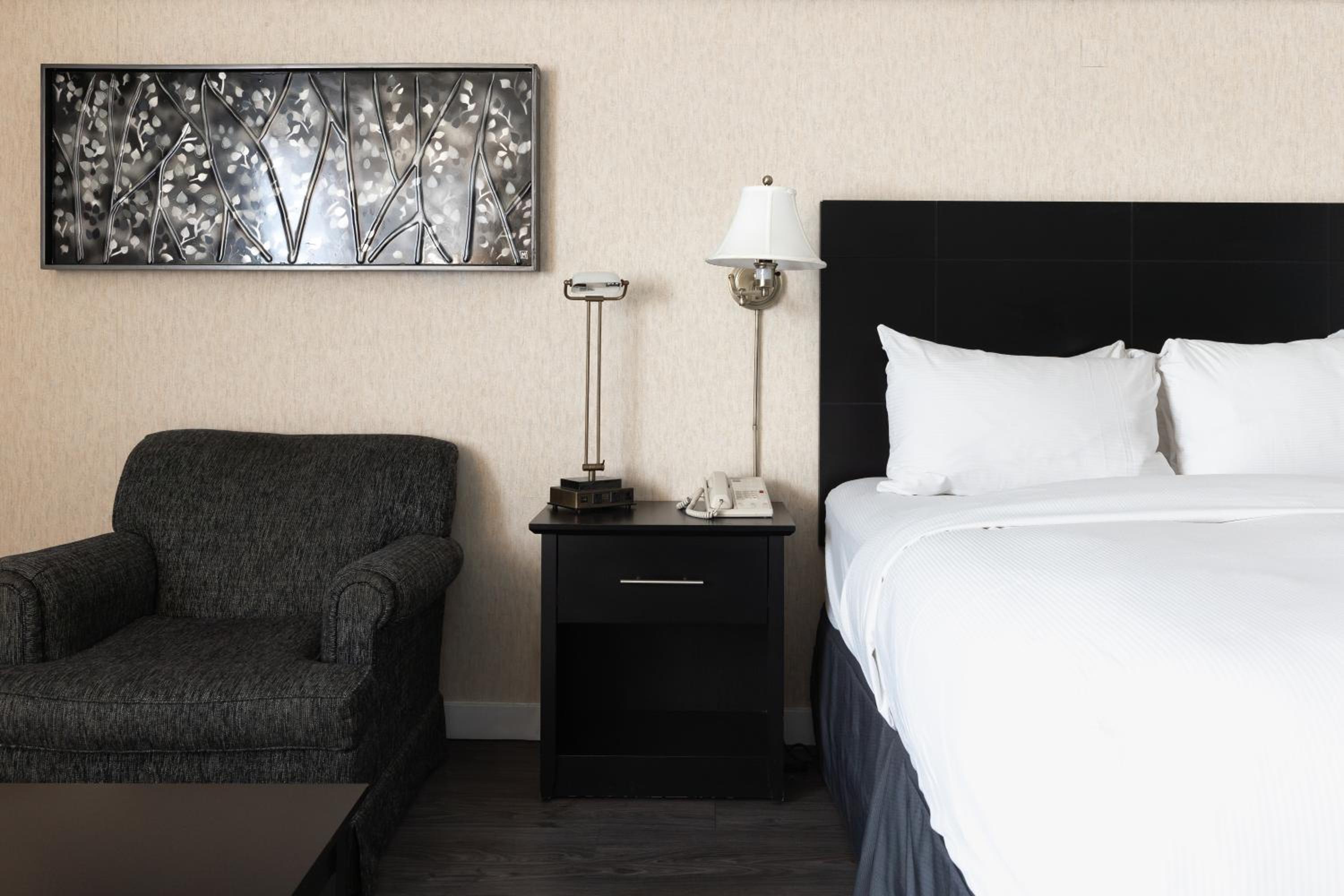 Standard Queen Room - Photo 4