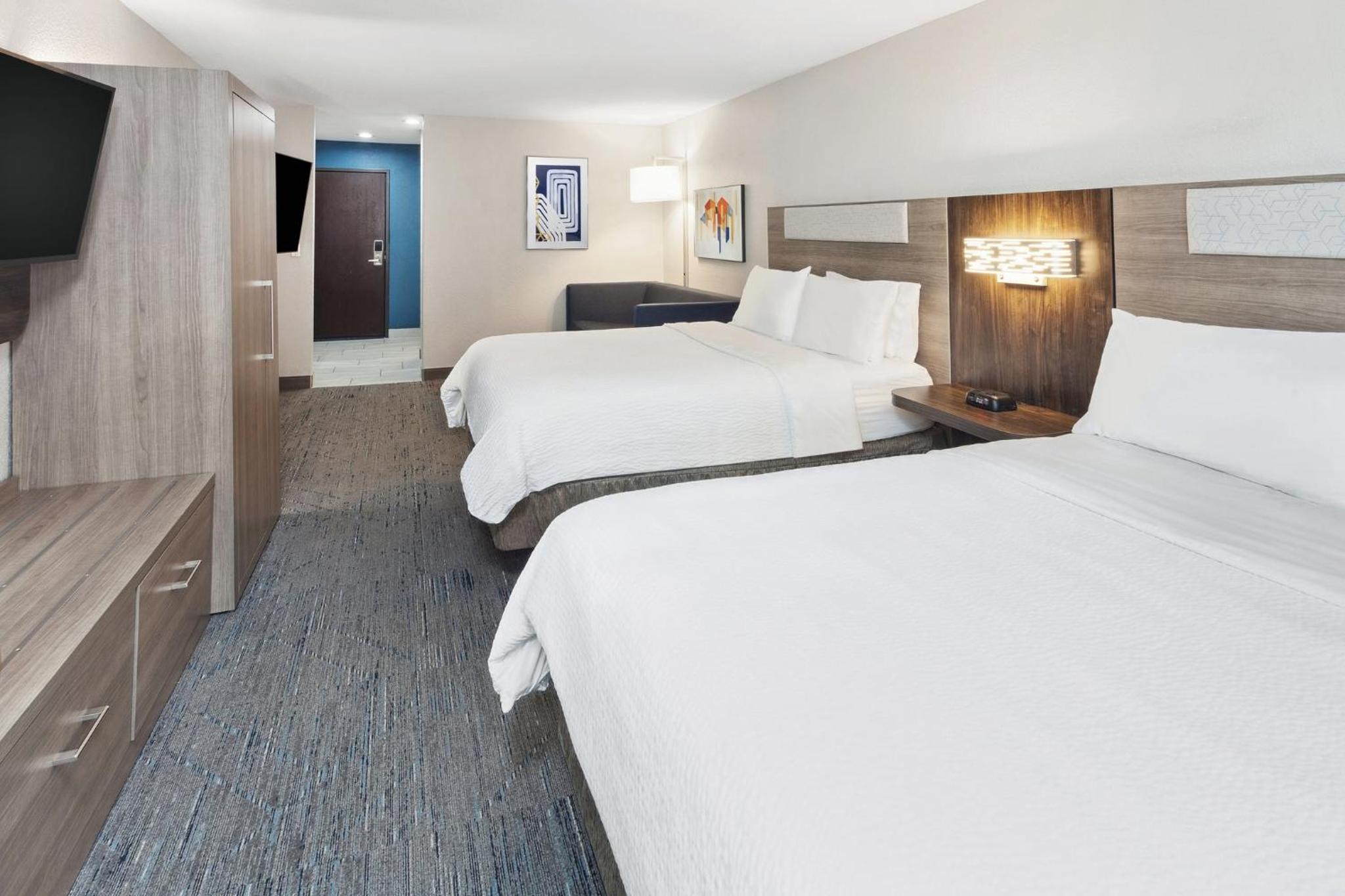 Queen Suite with Two Queen Beds - Photo 1