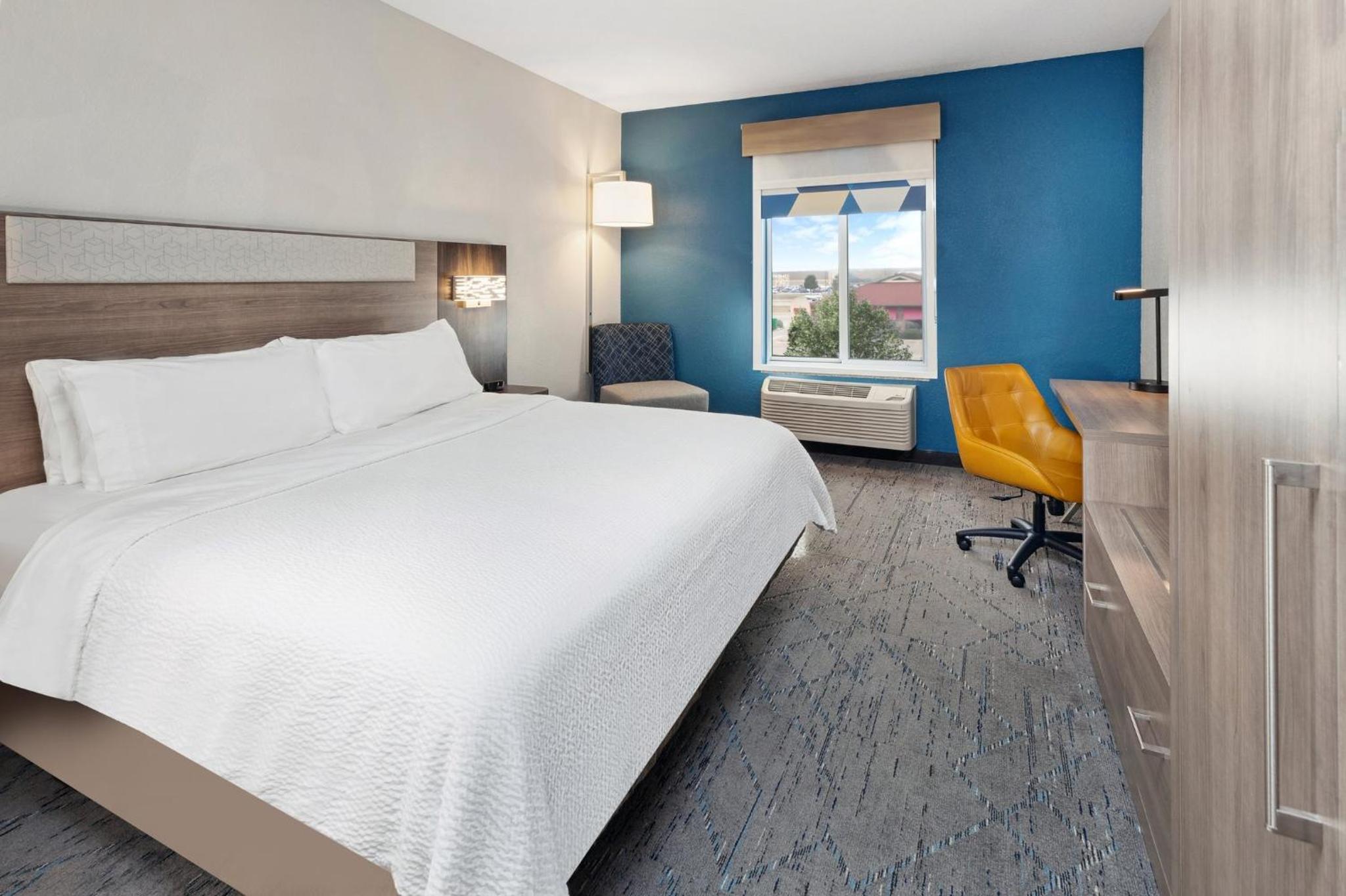 King Room - Mobility Access/Hearing Accessible - Photo 2