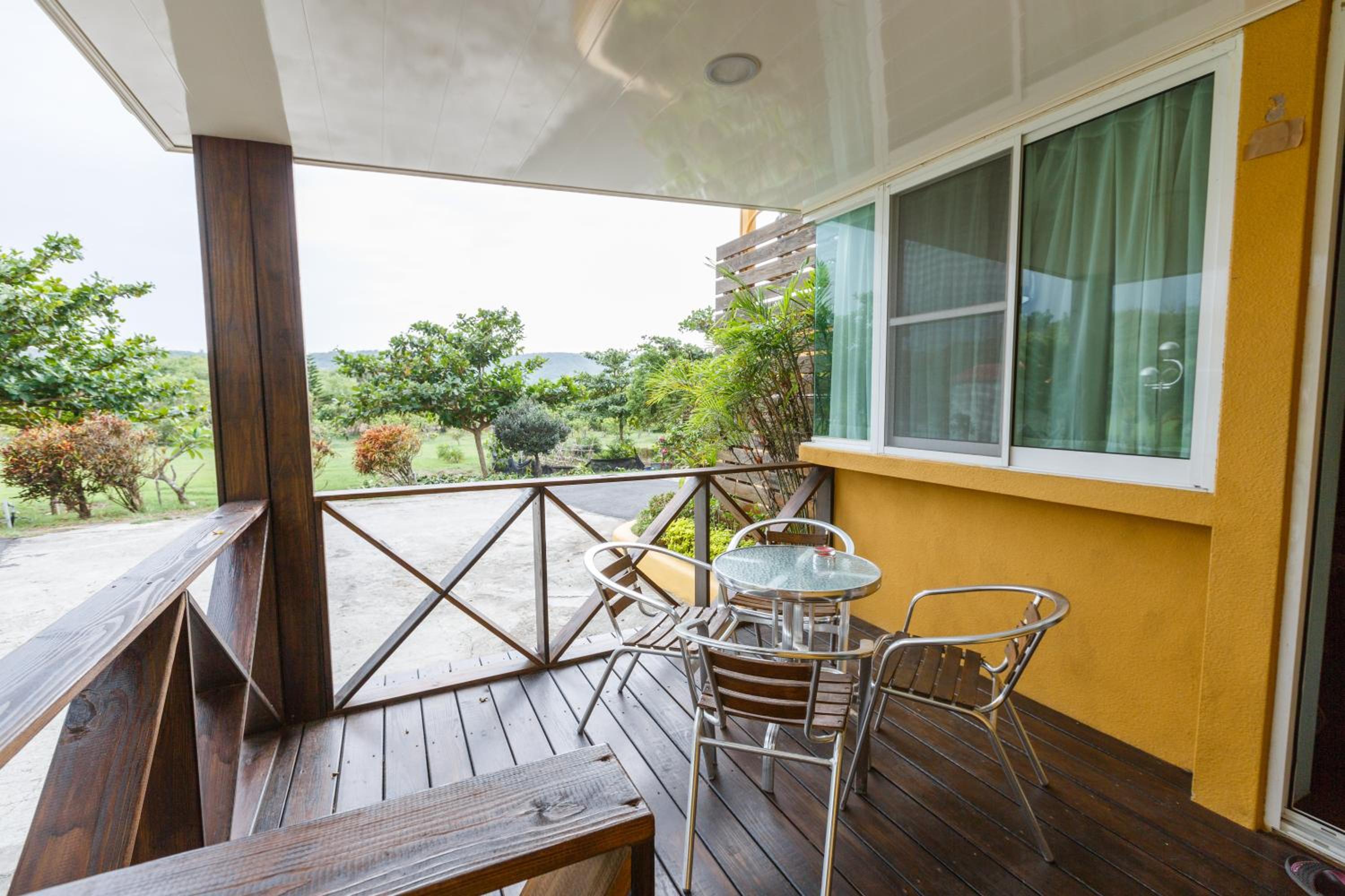 Family Room with Garden View photo 3