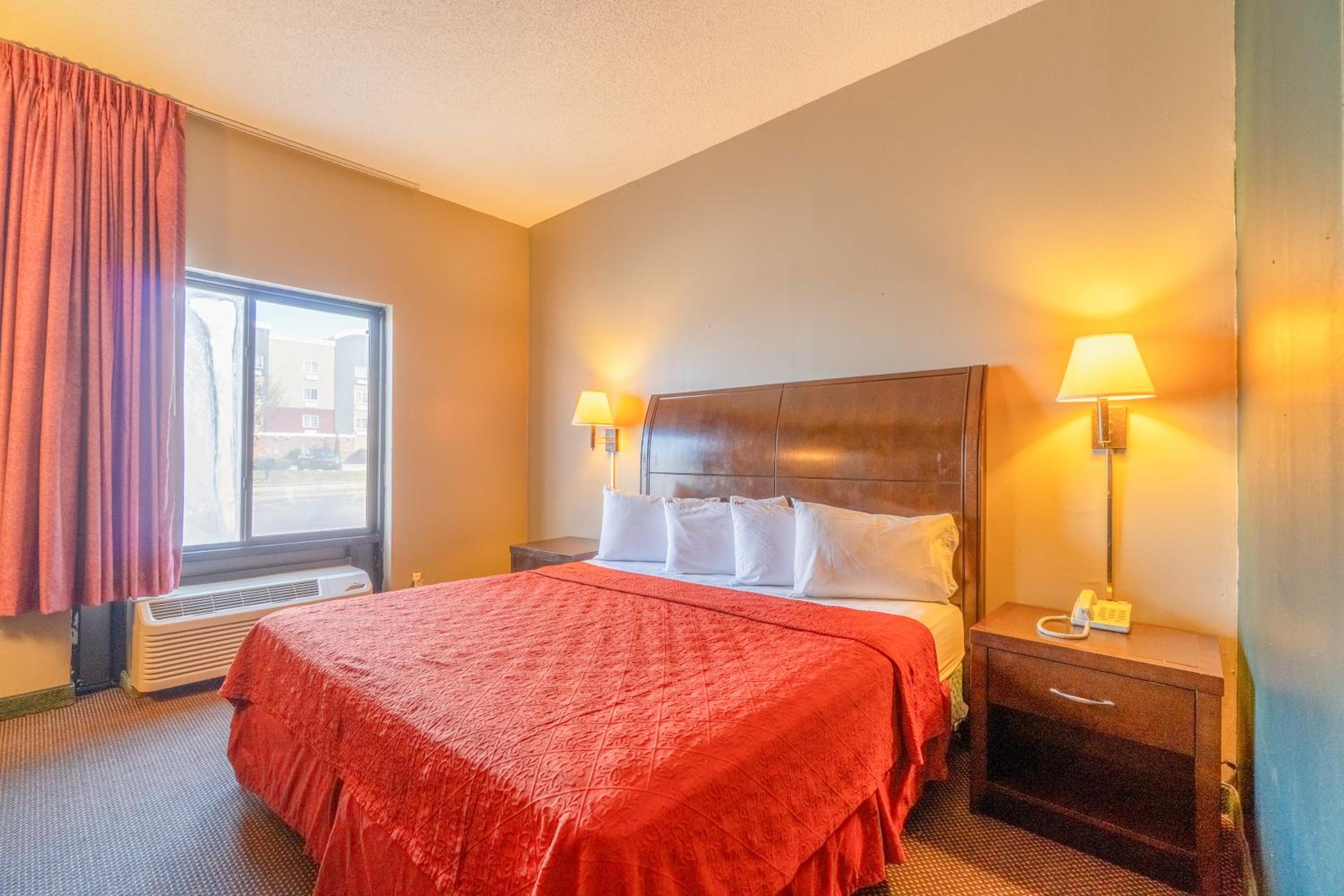 Suite - King Bed Non - Smoking - Photo 4