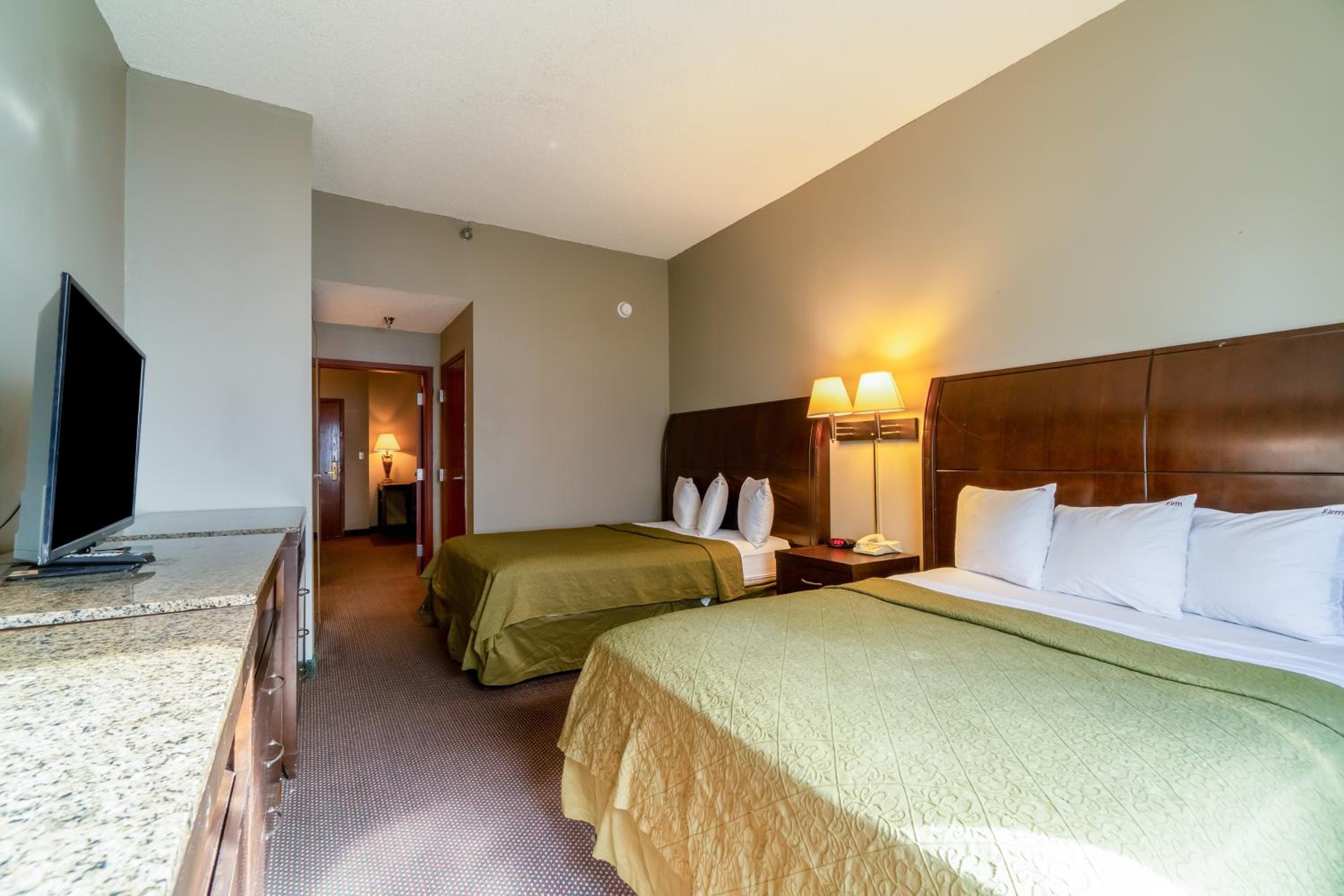 Suite - 2 Queen Bed Accessible Non Smoking - Photo 14