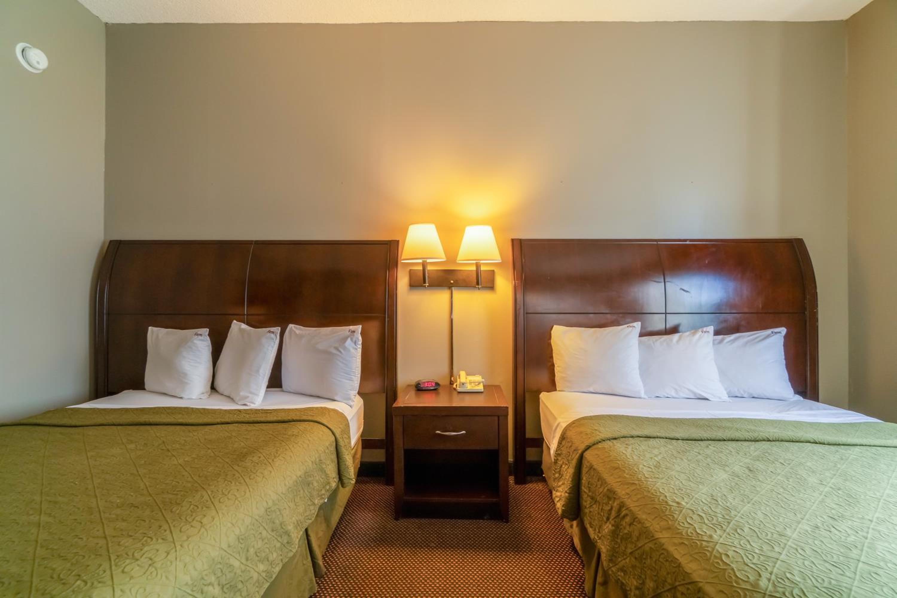 Suite - 2 Queen Bed Accessible Non Smoking - Photo 11