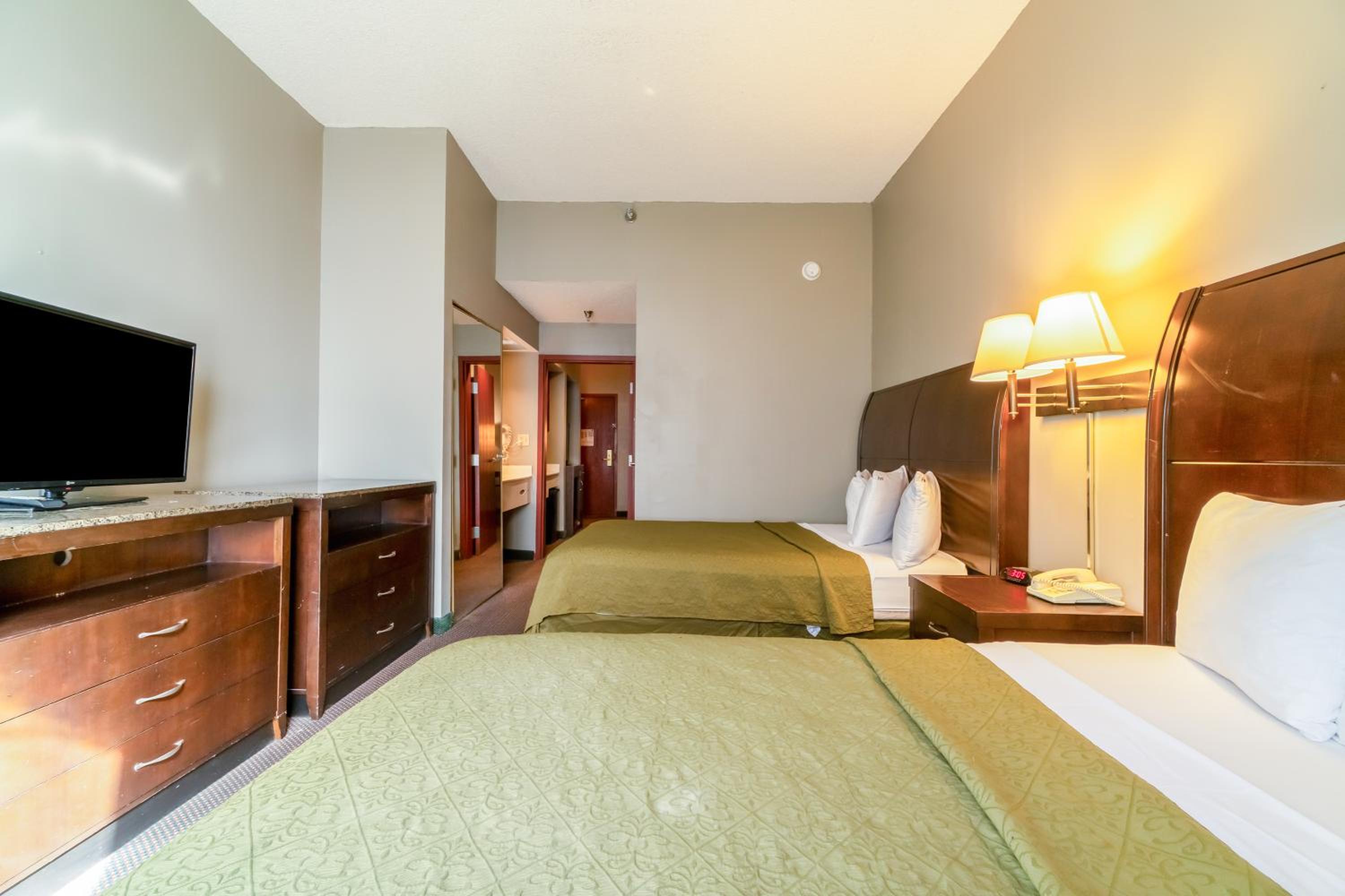 Suite - 2 Queen Bed Accessible Non Smoking - Photo 15