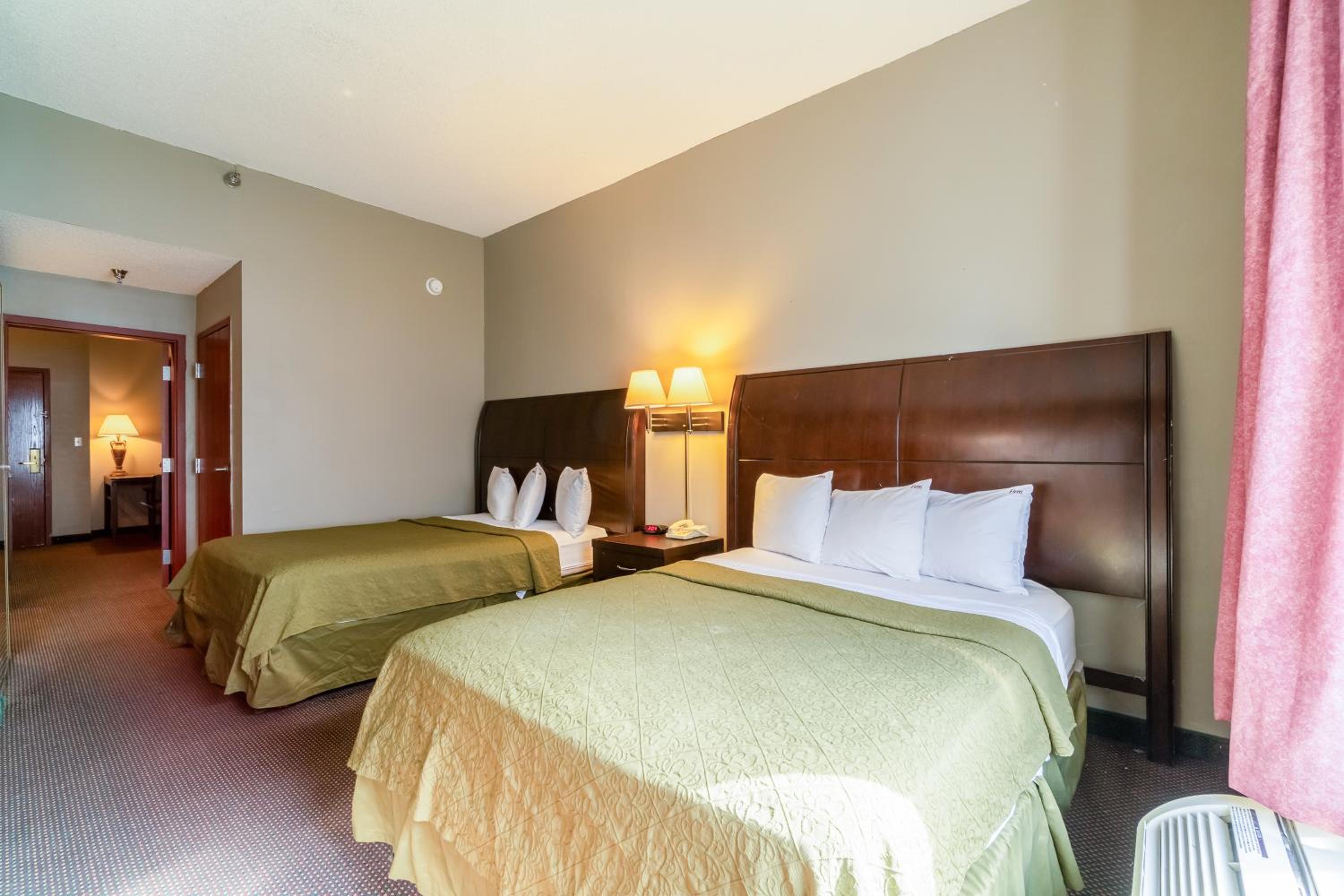 Suite - 2 Queen Bed Accessible Non Smoking - Photo 7
