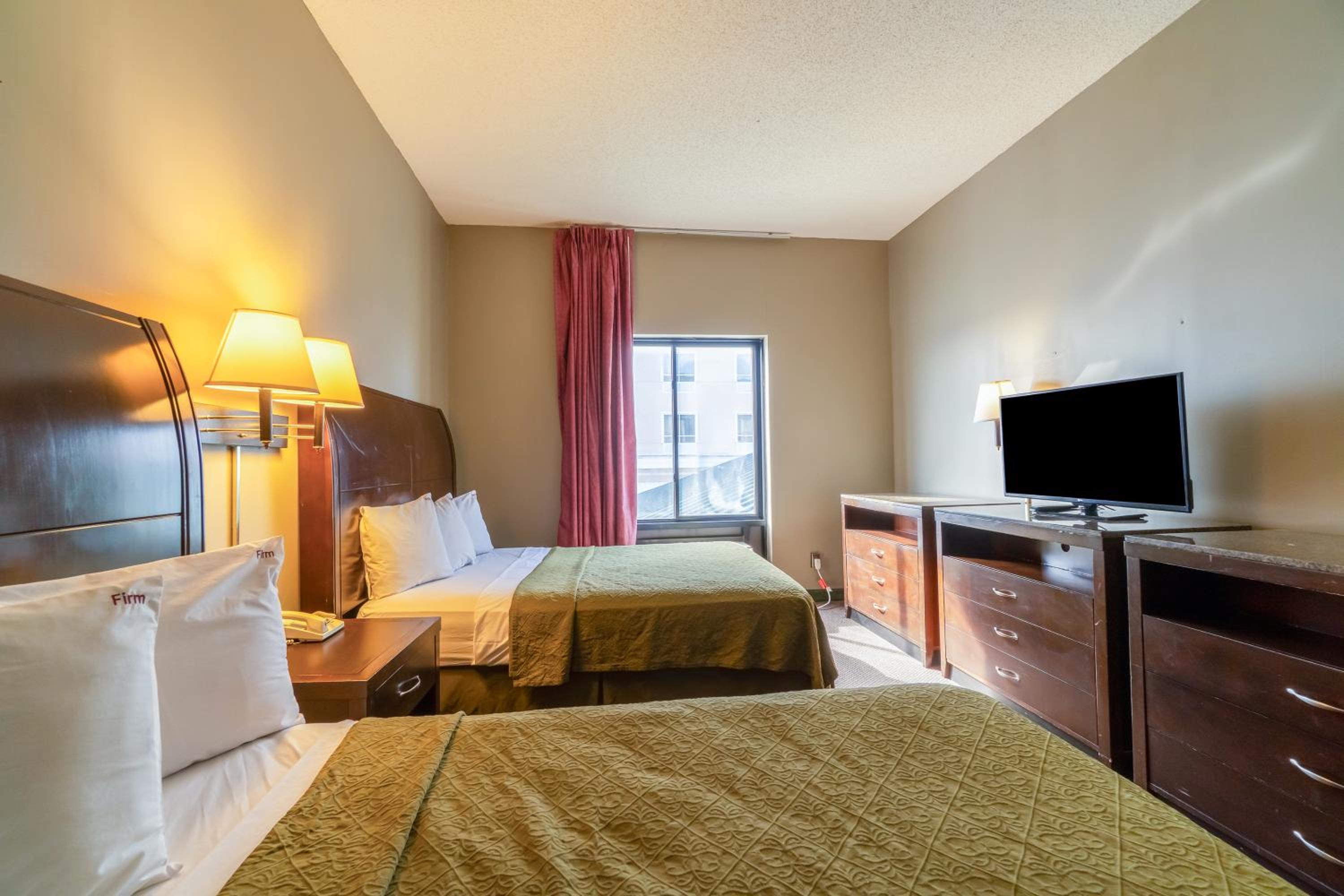 Suite - 2 Queen Bed Accessible Non Smoking - Photo 4