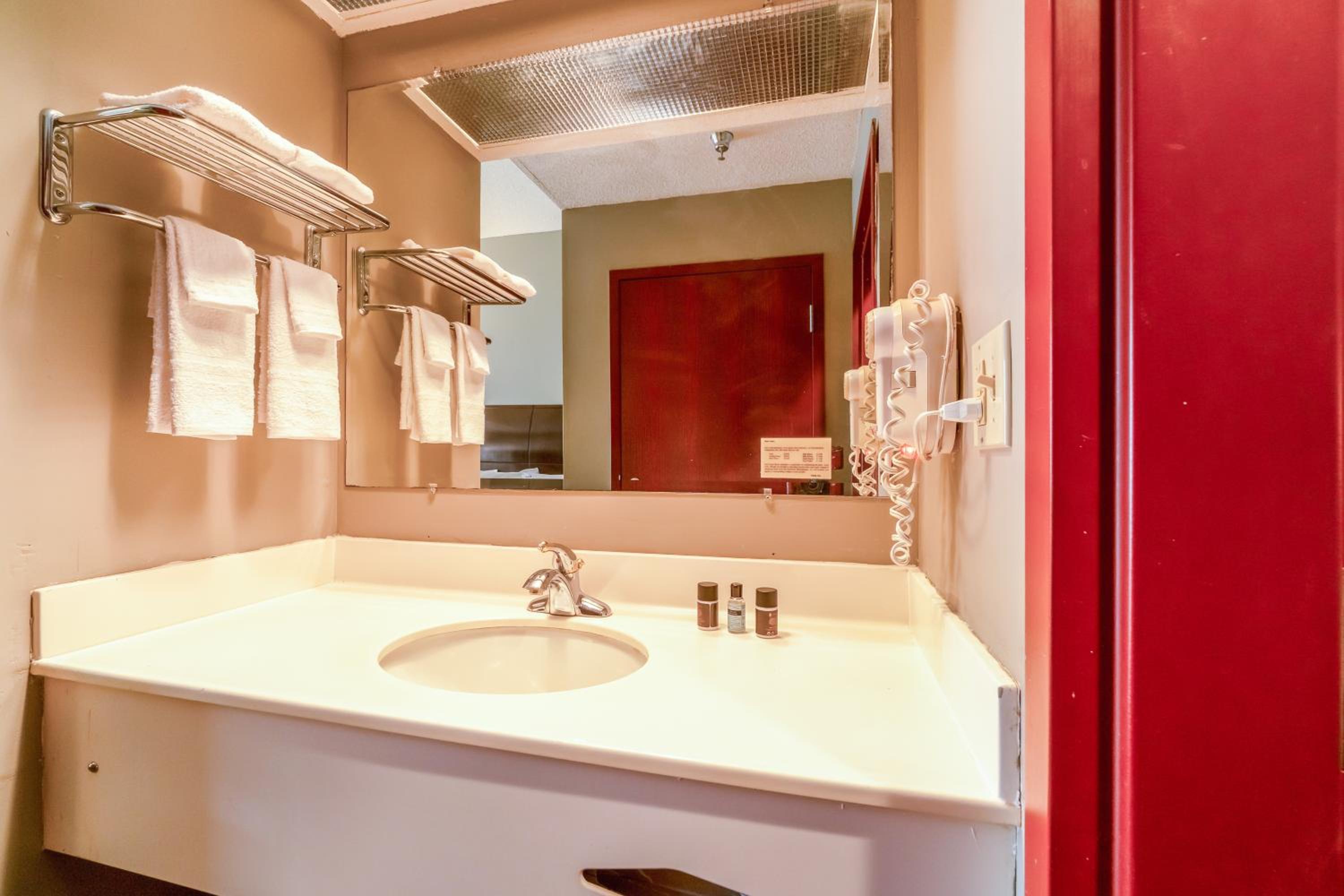Suite - 2 Queen Bed Accessible Non Smoking - Photo 2