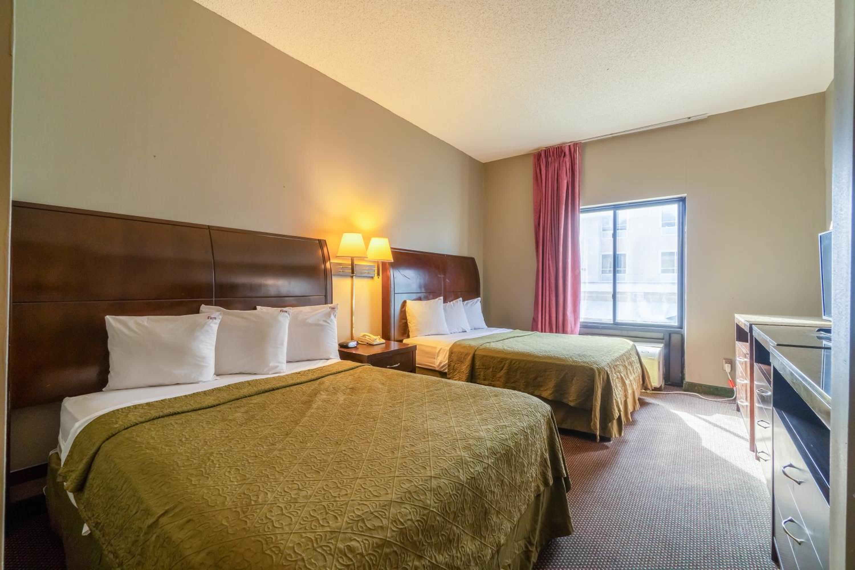 Suite - 2 Queen Bed Accessible Non Smoking - Photo 1