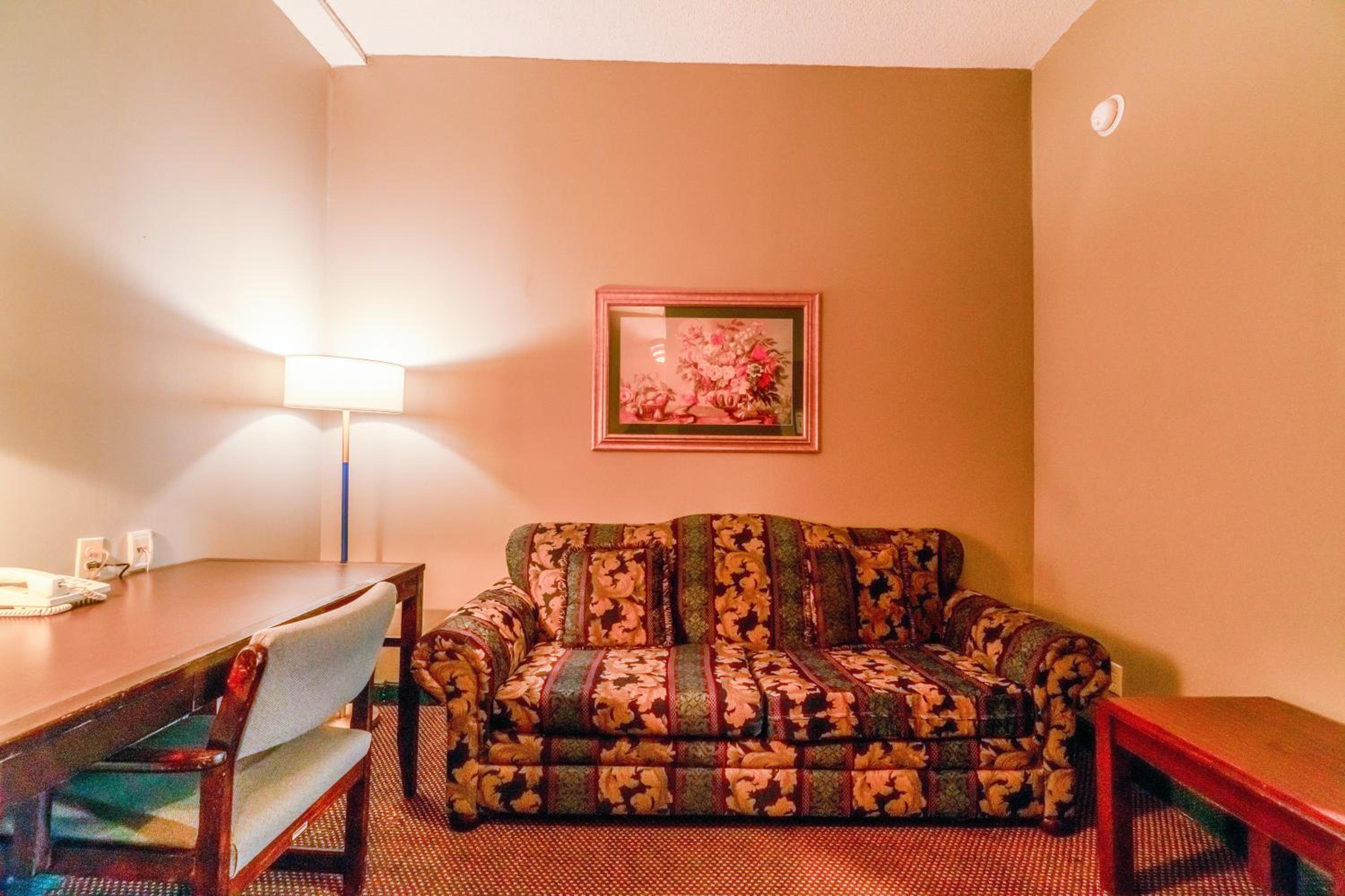 Suite - 2 Queen Bed Accessible Non Smoking - Photo 9
