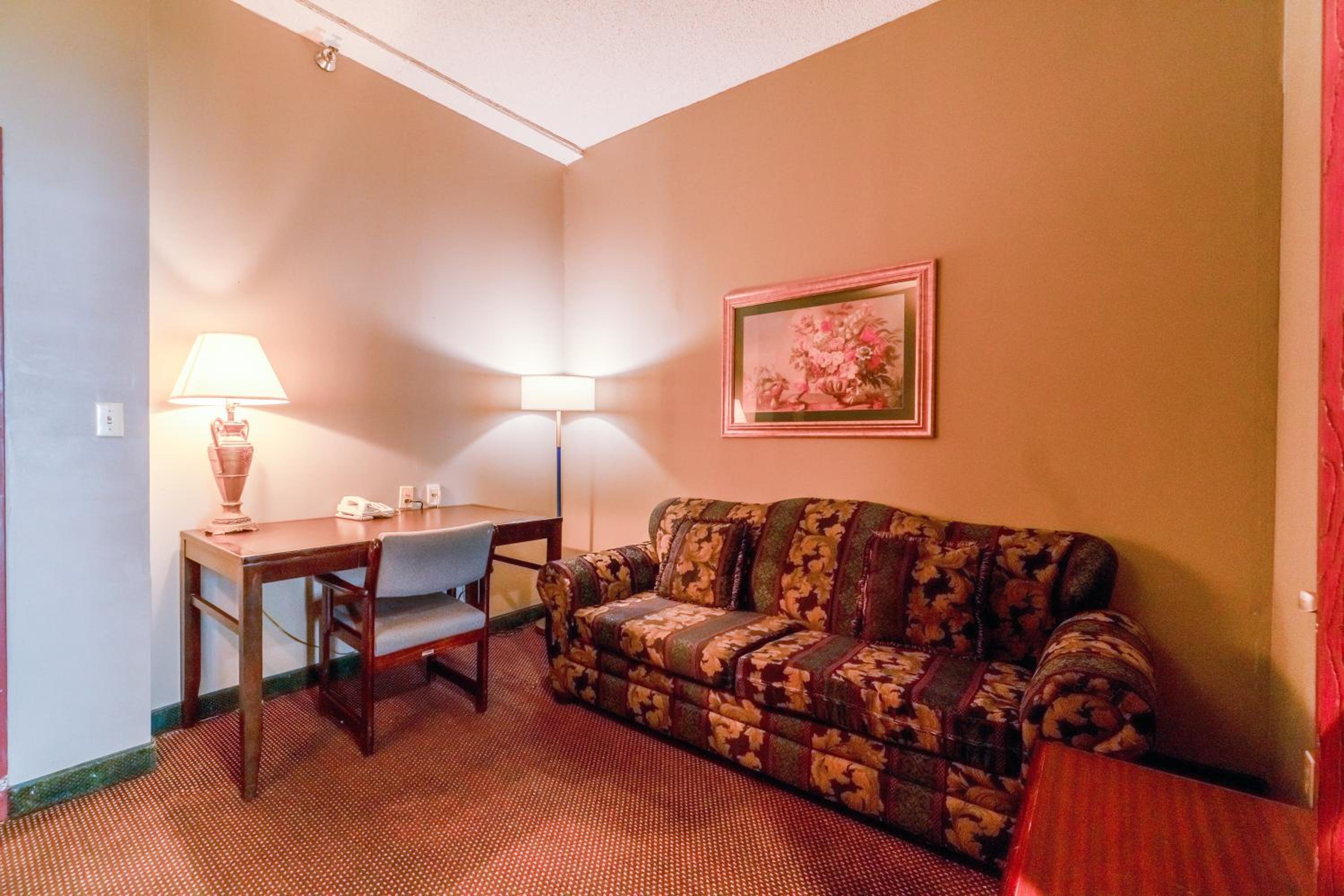 Suite - 2 Queen Bed Accessible Non Smoking - Photo 8