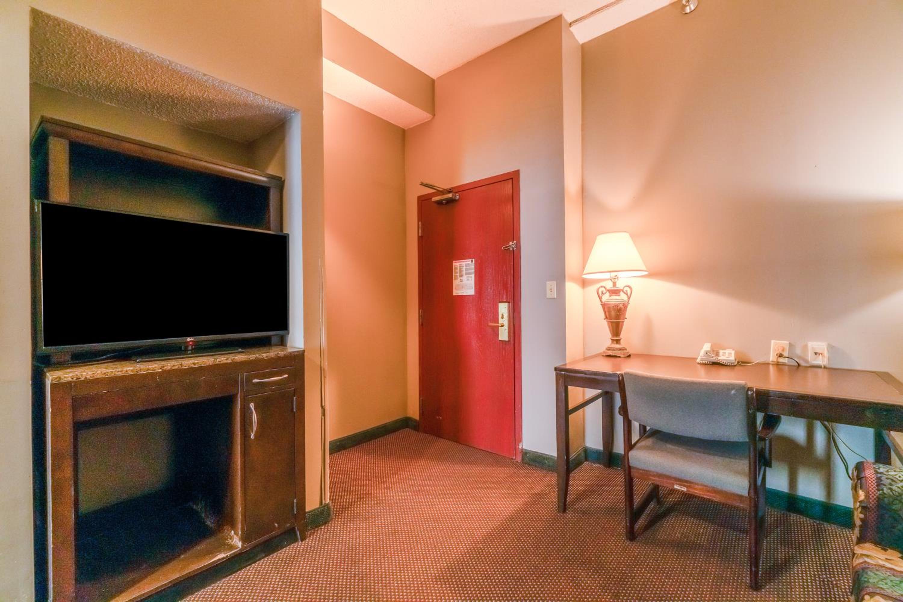 Suite - 2 Queen Bed Accessible Non Smoking - Photo 10