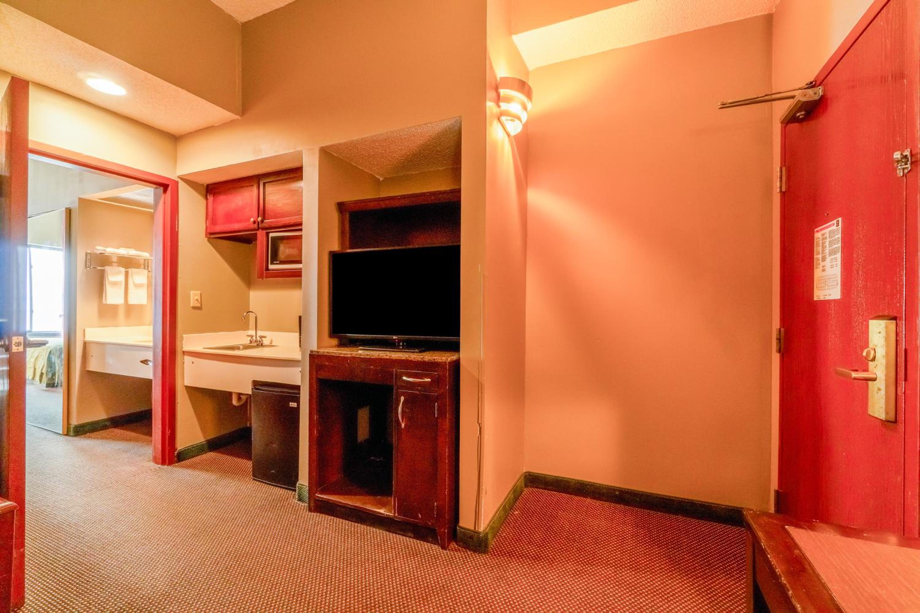 2 Queen Beds Suite Non-Smoking - Photo 20