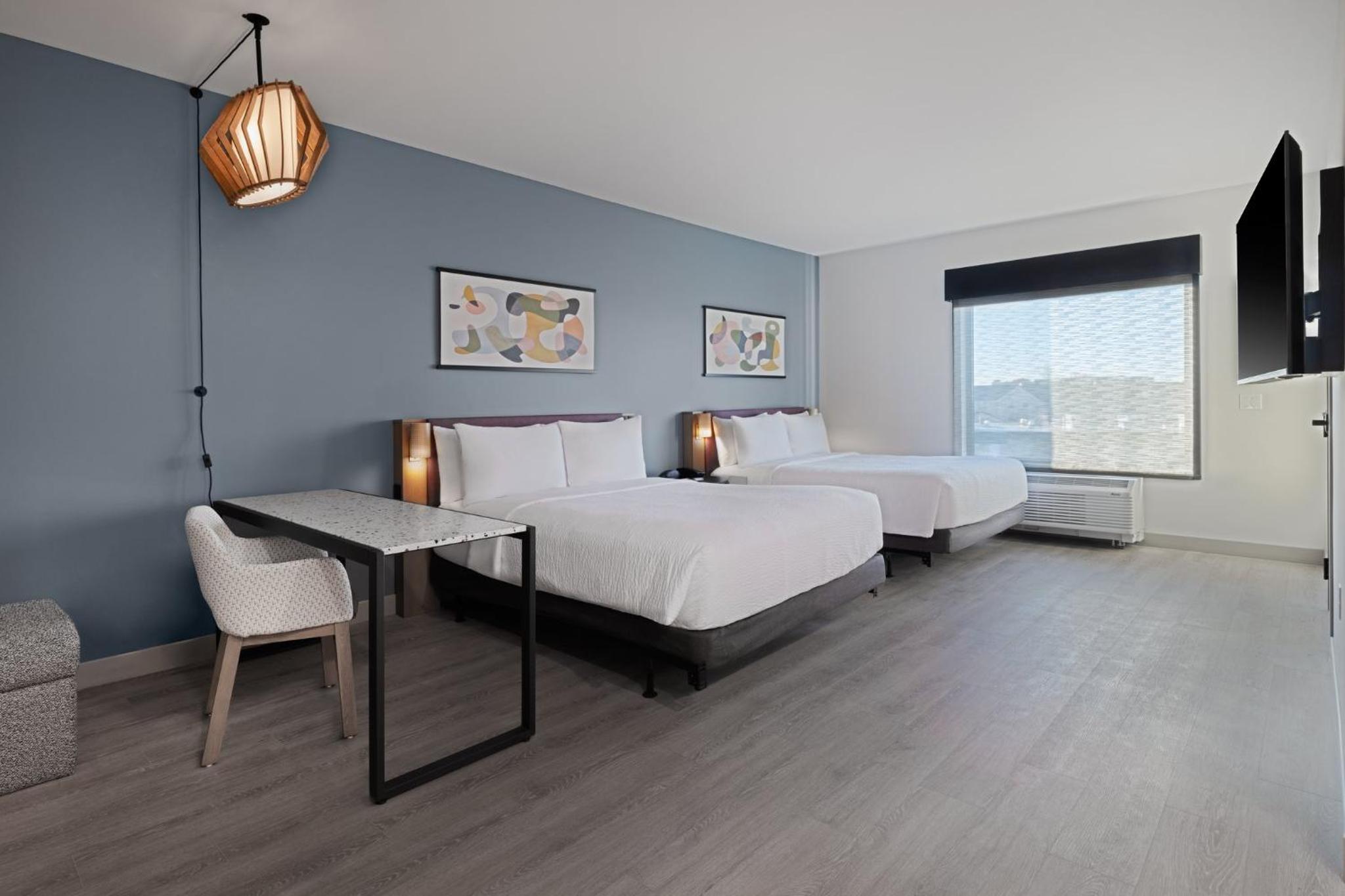 Queen Studio Suite with Tub - Communication/Mobility Access