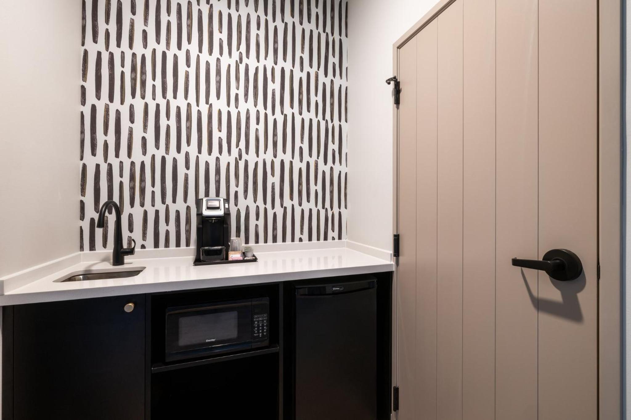 King Studio Suite - Photo 2