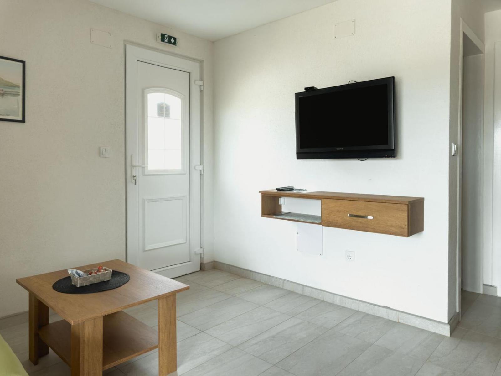 One-Bedroom Apartment with River View photo 2