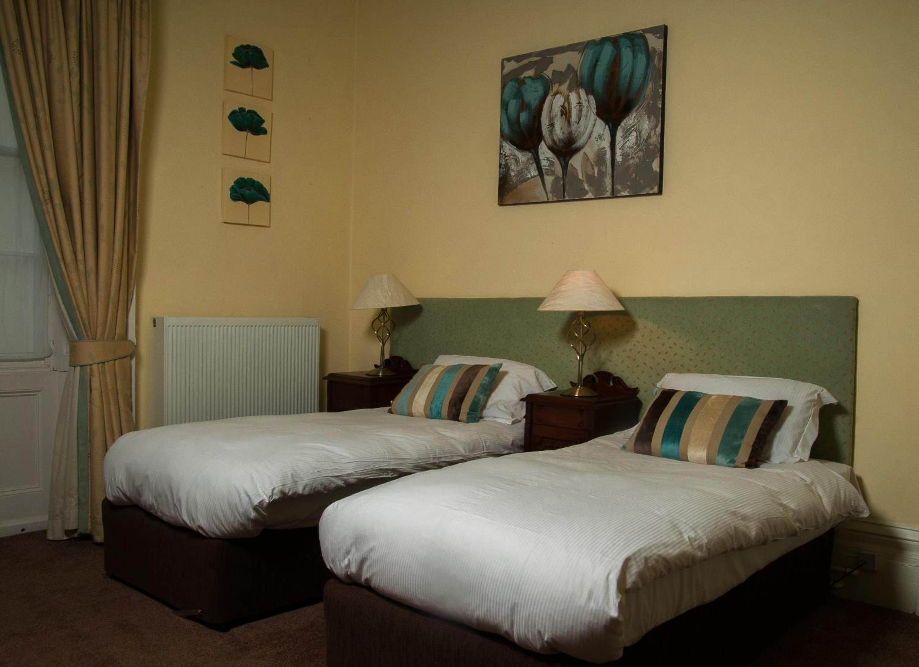 Deluxe Double or Twin Room - Photo 9