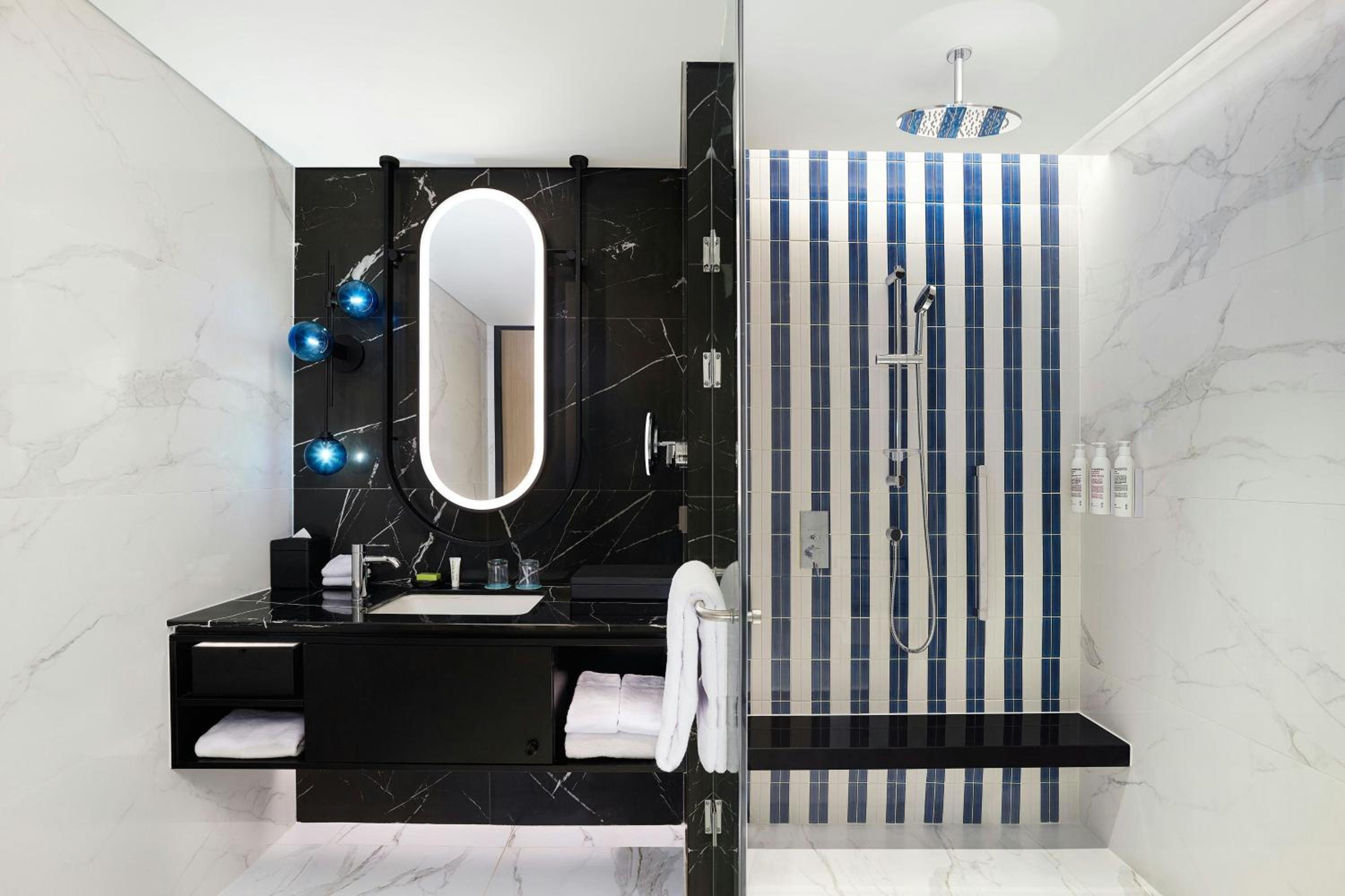 One-Bedroom King Suite with Club Lounge Access - Le Salon
