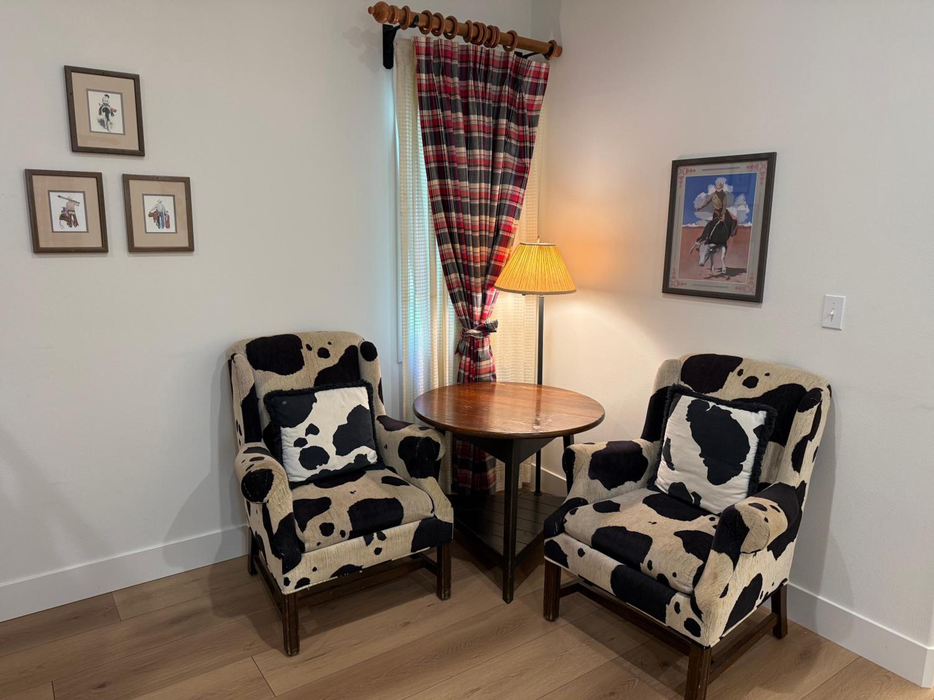 Family Room with Mountain View photo 1