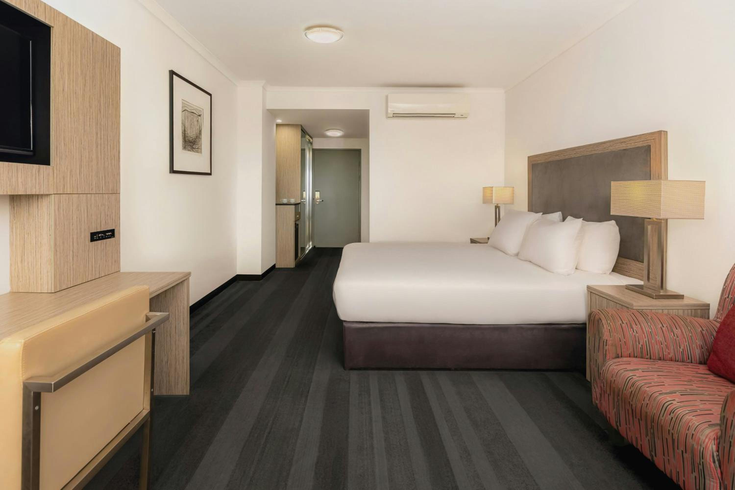 Standard King Room with City View