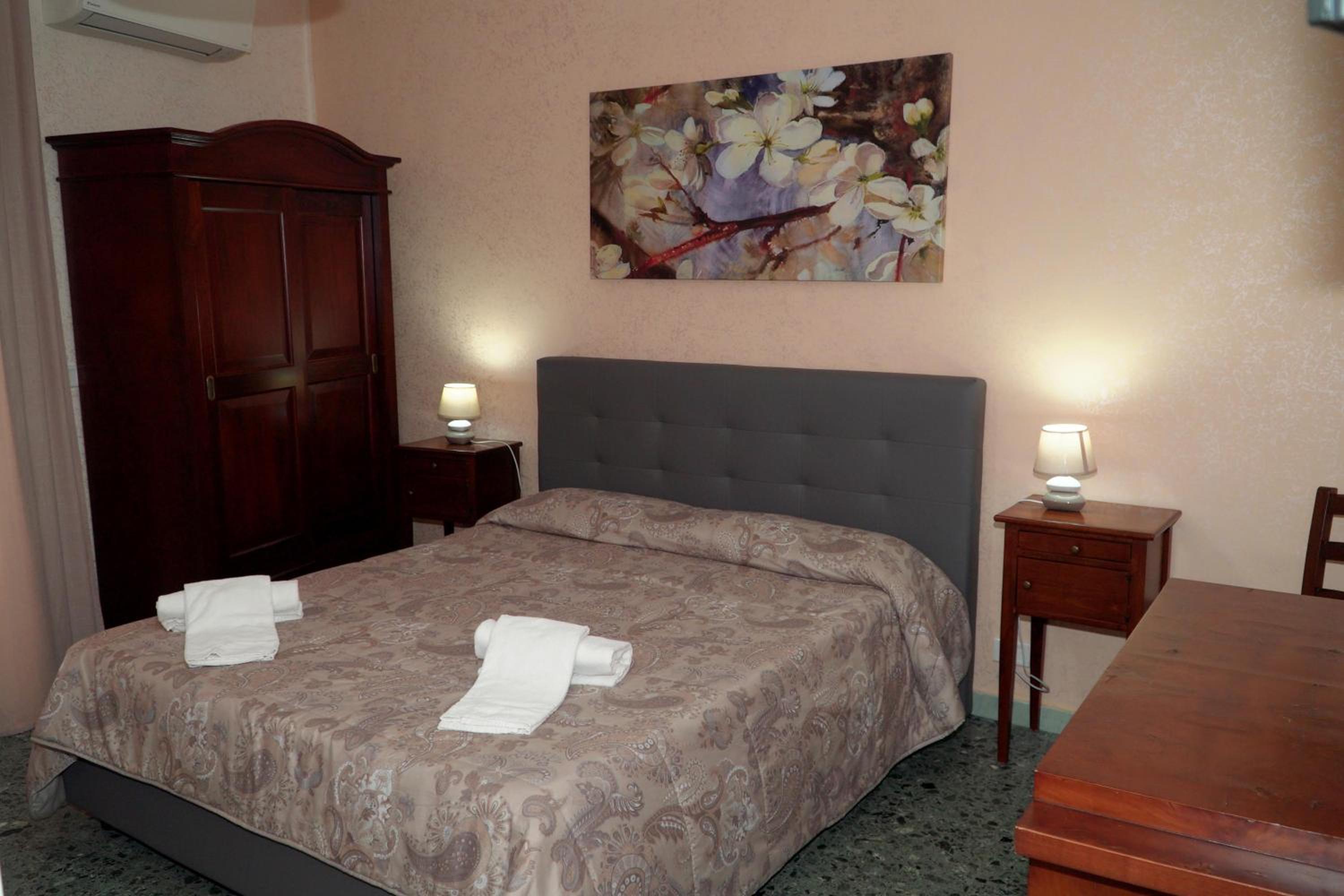 Deluxe King Room - Photo 6