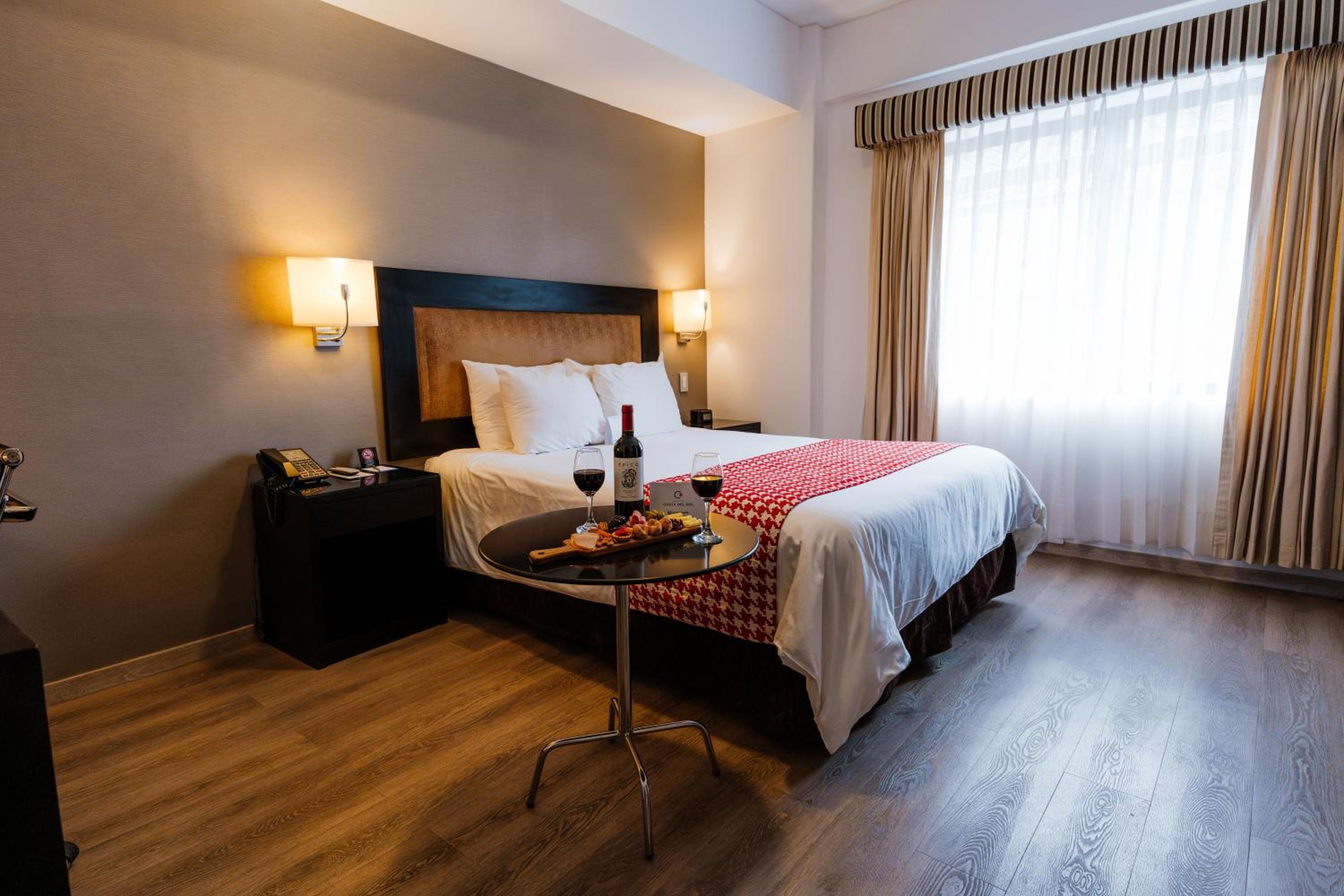Standard Queen Room - Photo 8