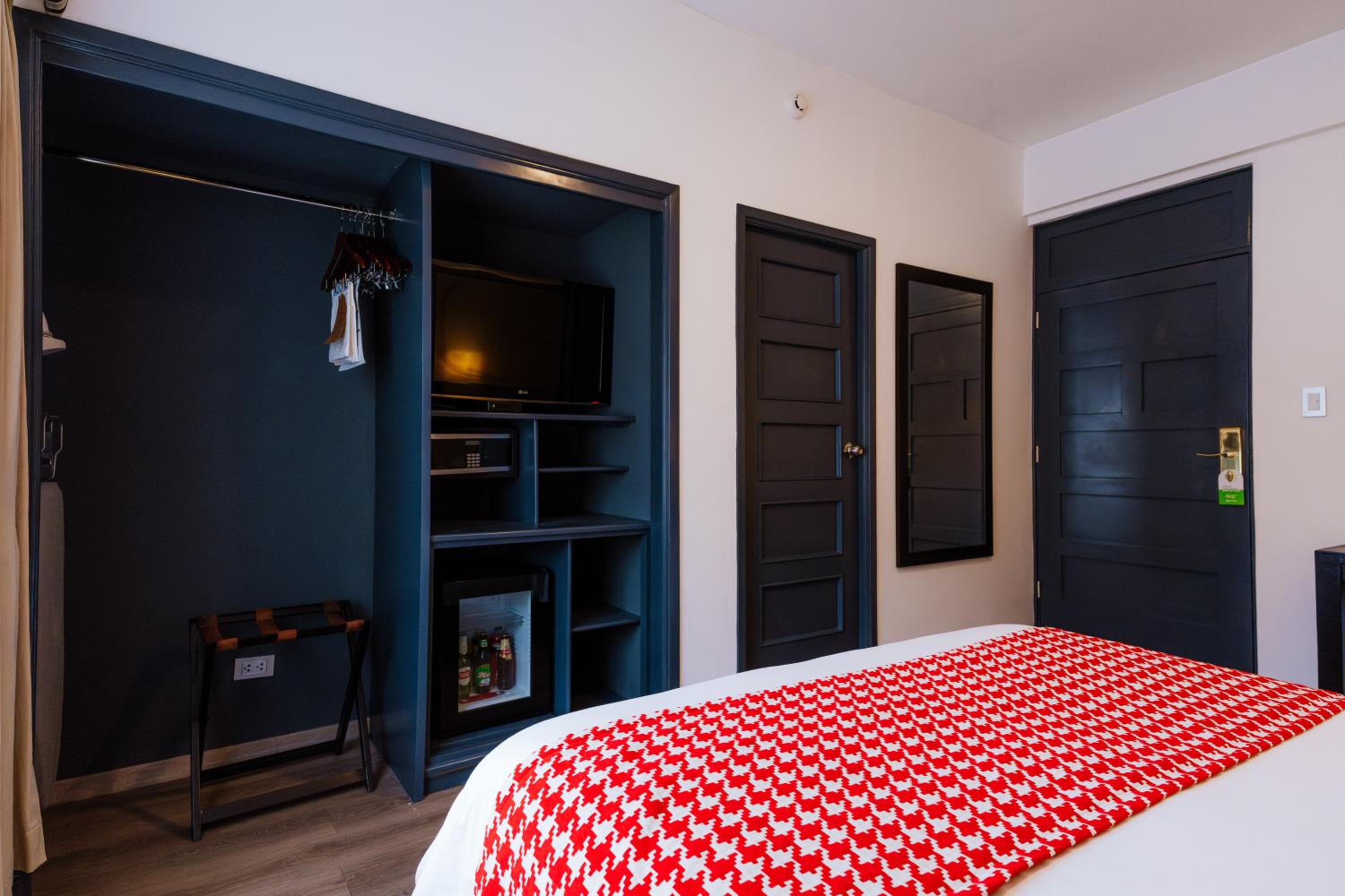 Standard Queen Room - Photo 7