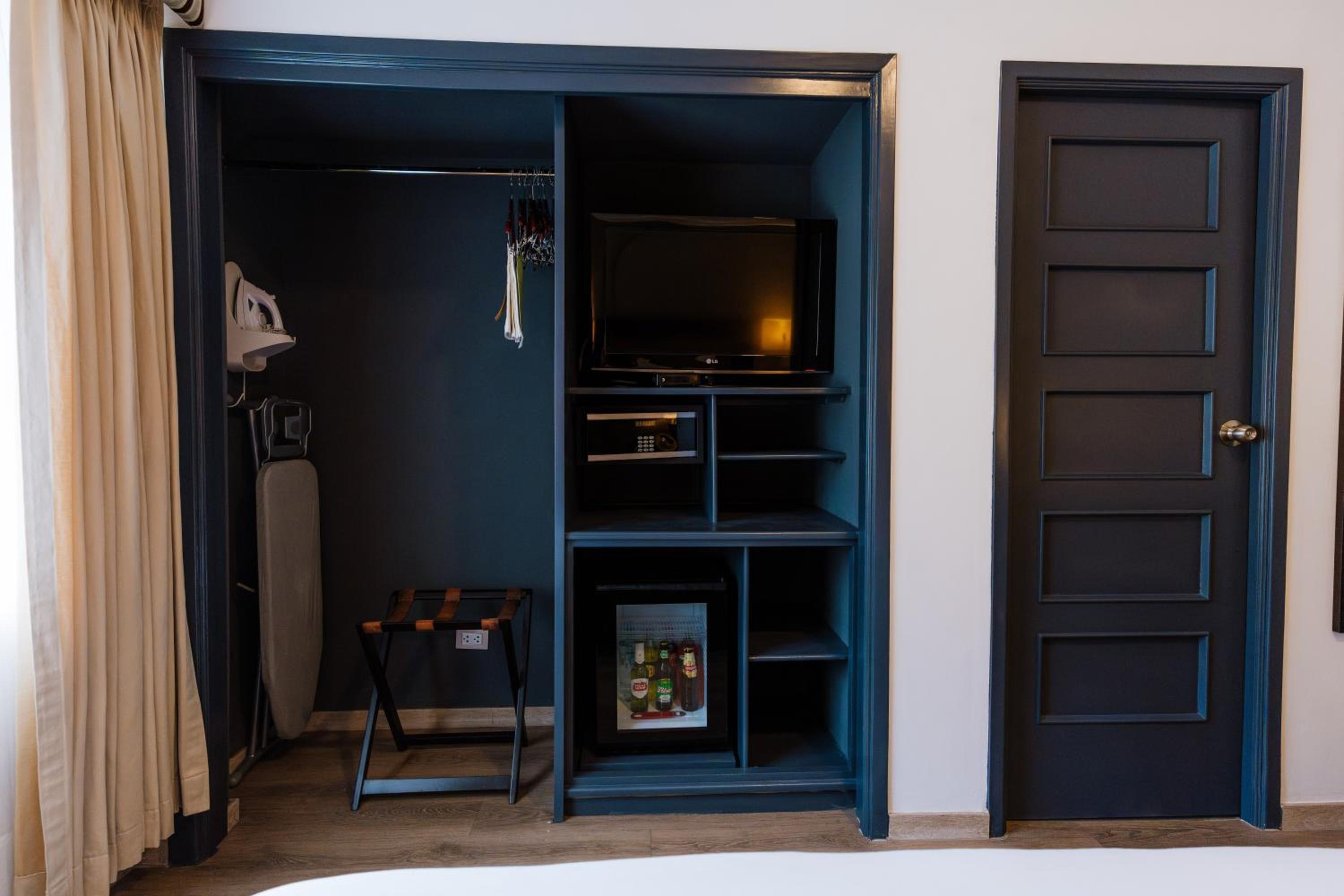 Standard Queen Room - Photo 6