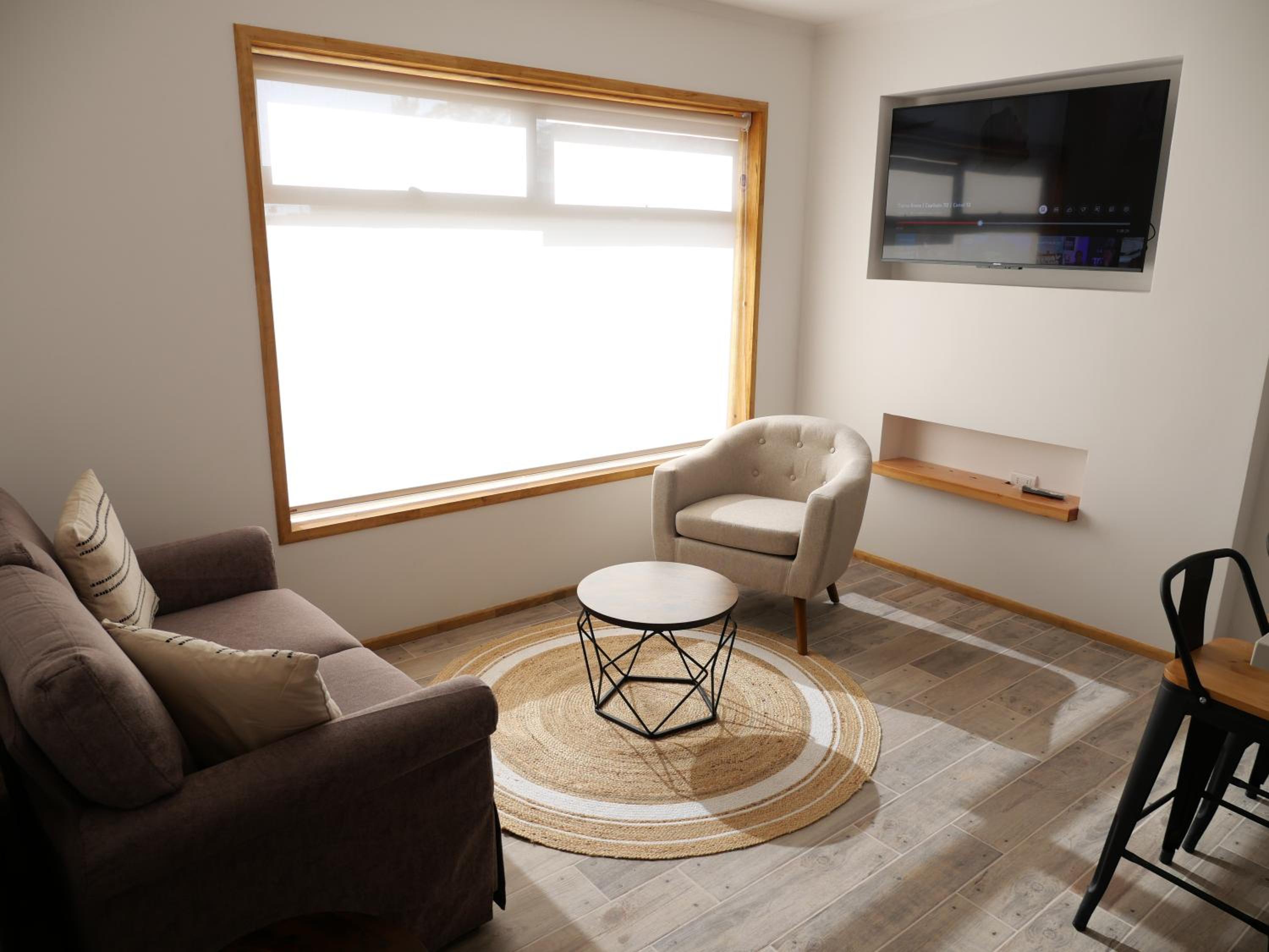 Deluxe Two-Bedroom Apartment with Garden View photo 3