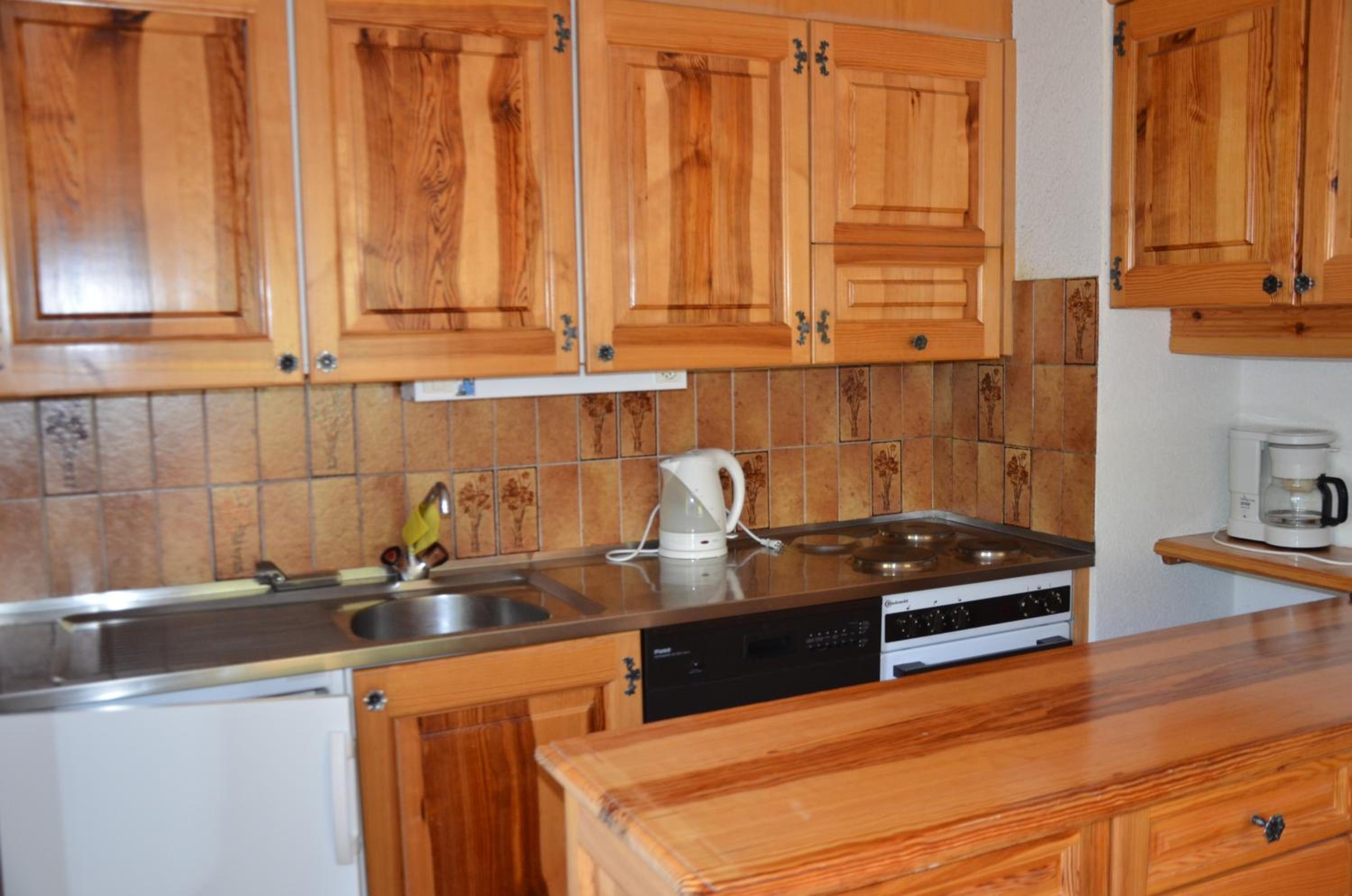 One-Bedroom Apartment with Balcony (105) photo 2