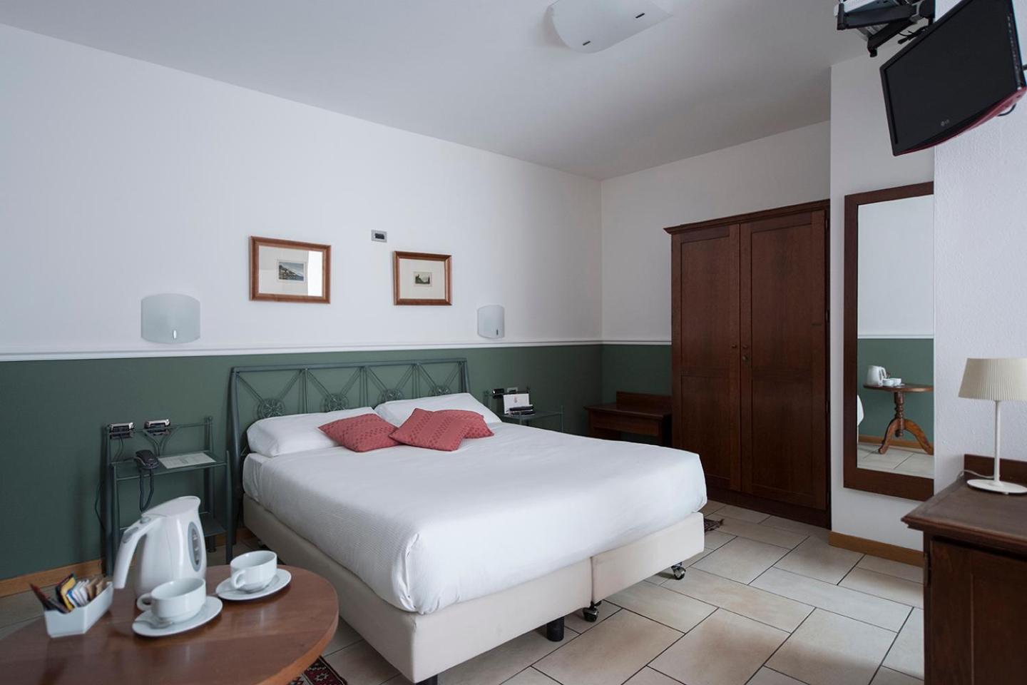 Double or Twin Room photo 3