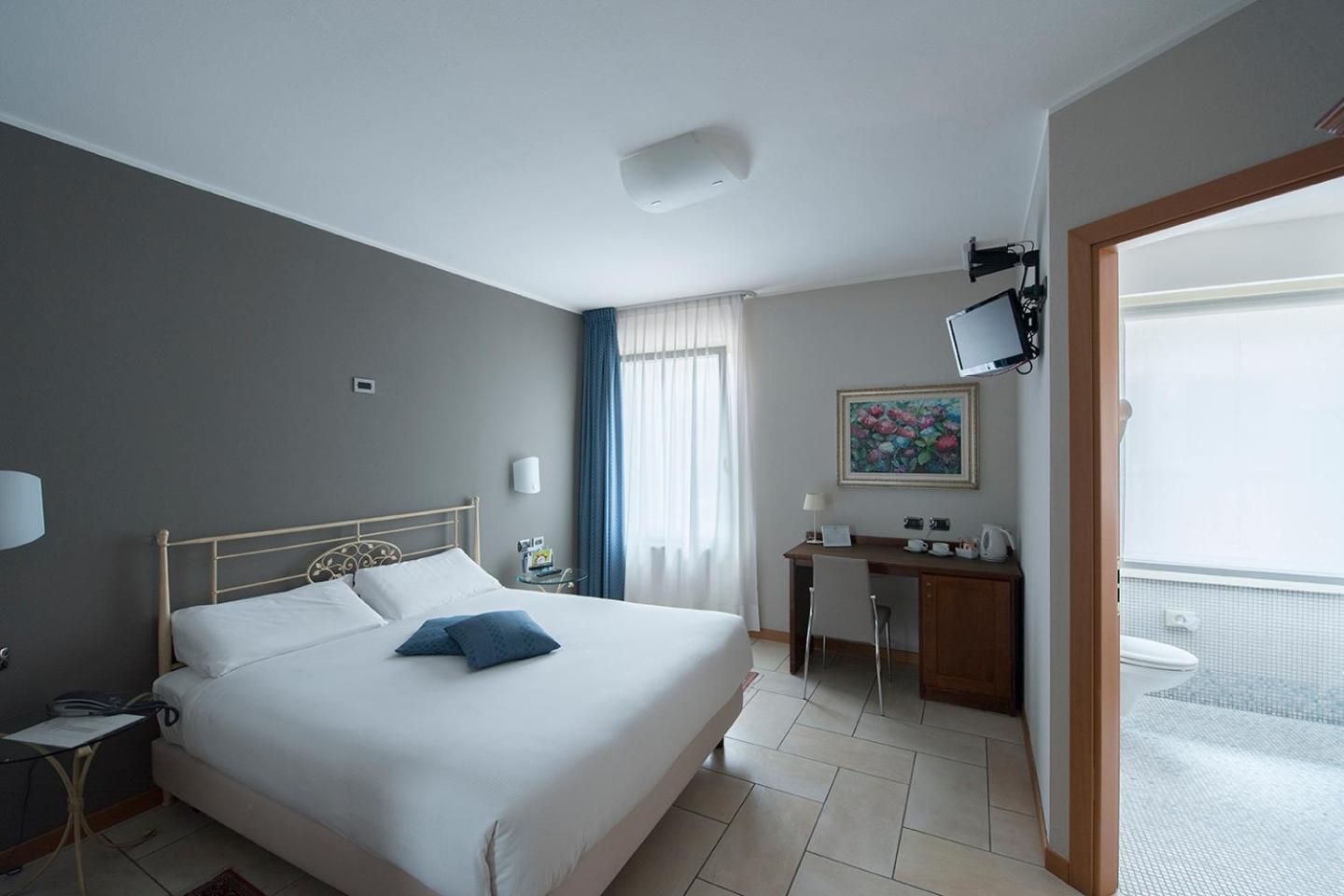 Double or Twin Room photo 2
