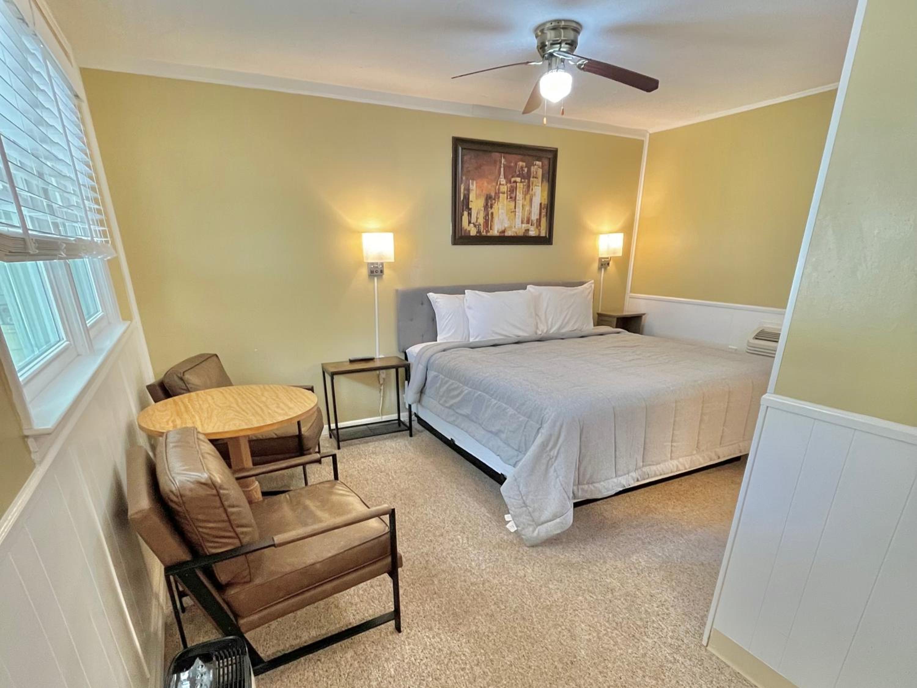 Deluxe King Room photo 3