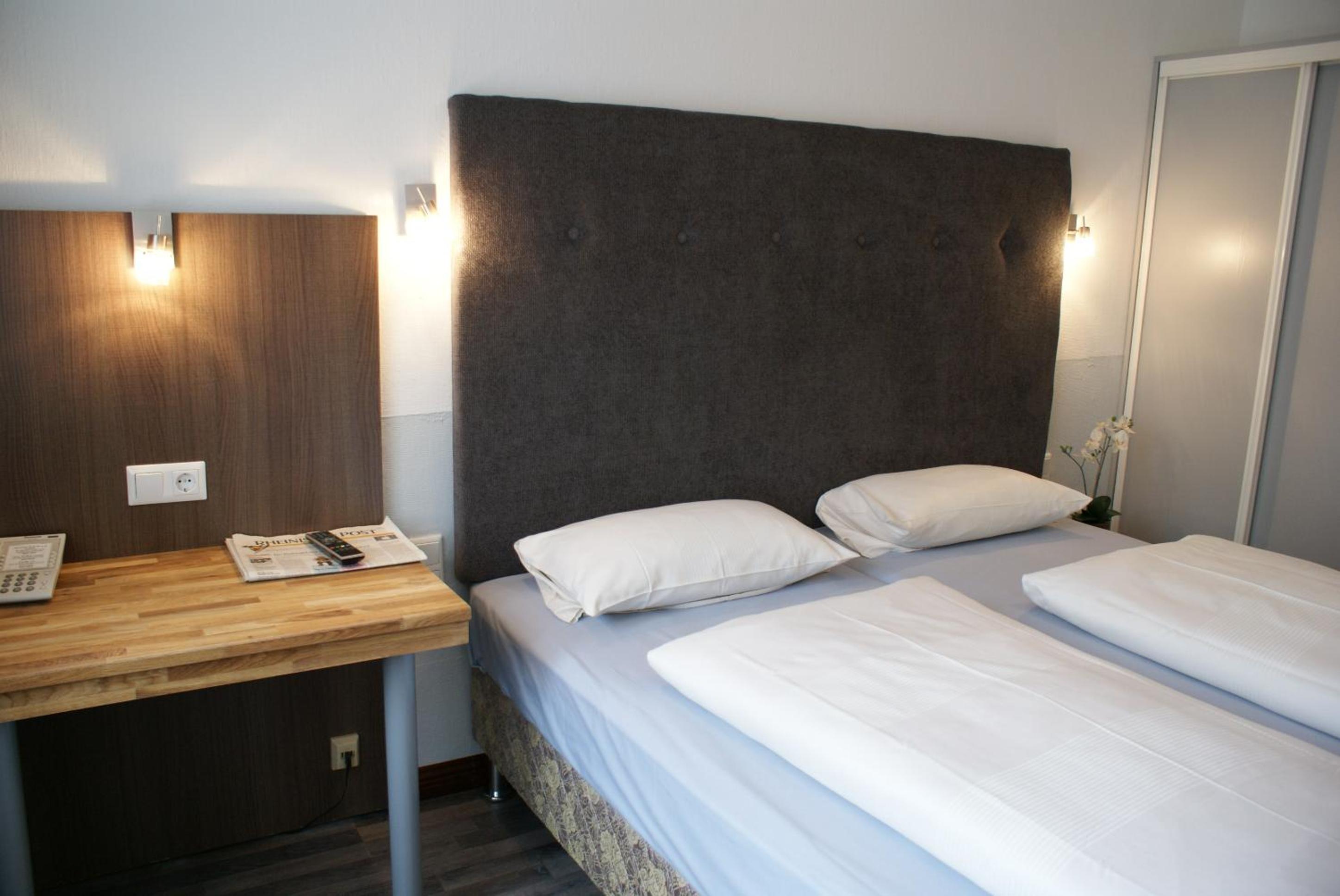 Double or Twin Room - Photo 5