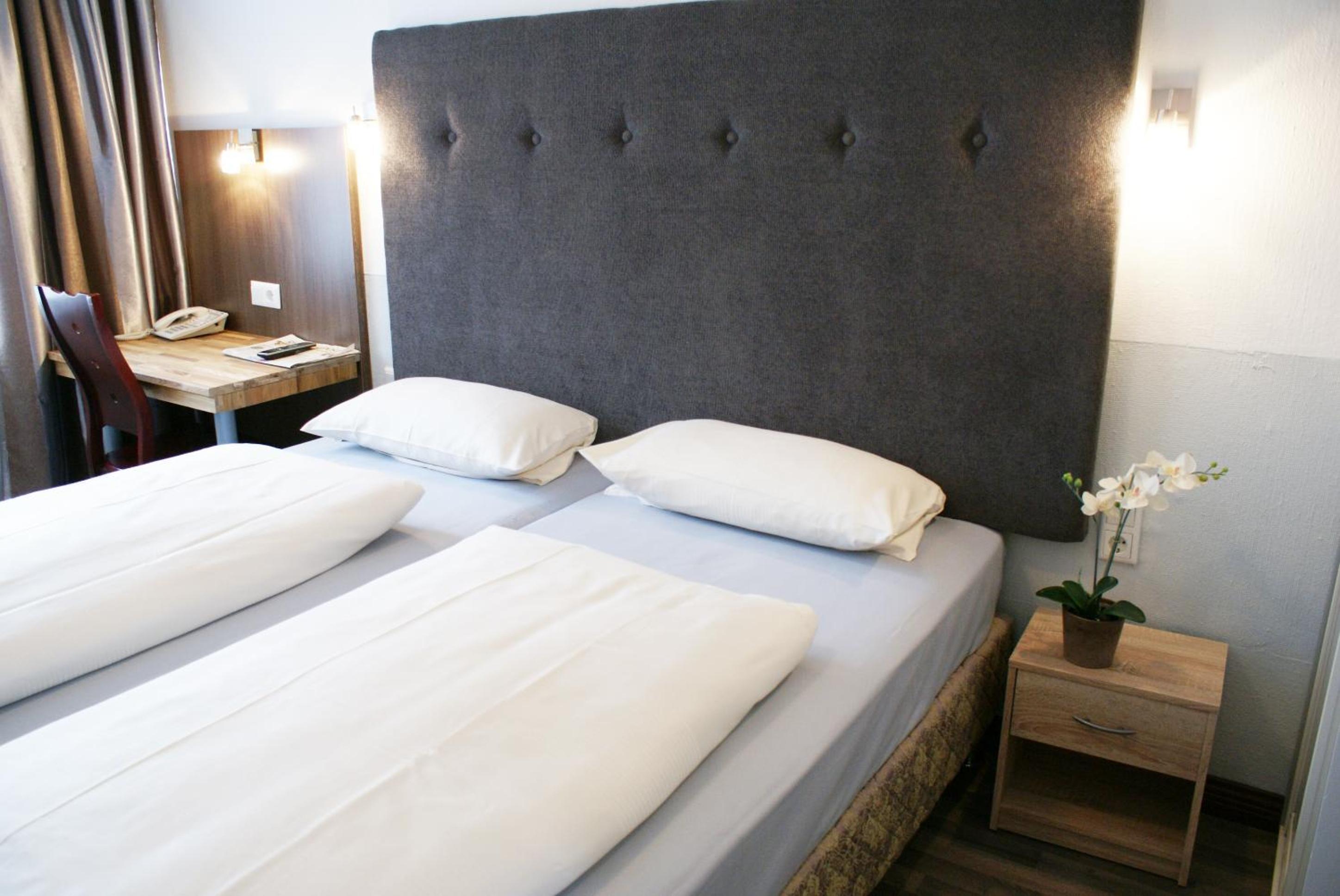 Double or Twin Room - Photo 7