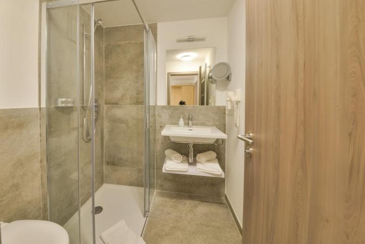Basic Double Room photo 2