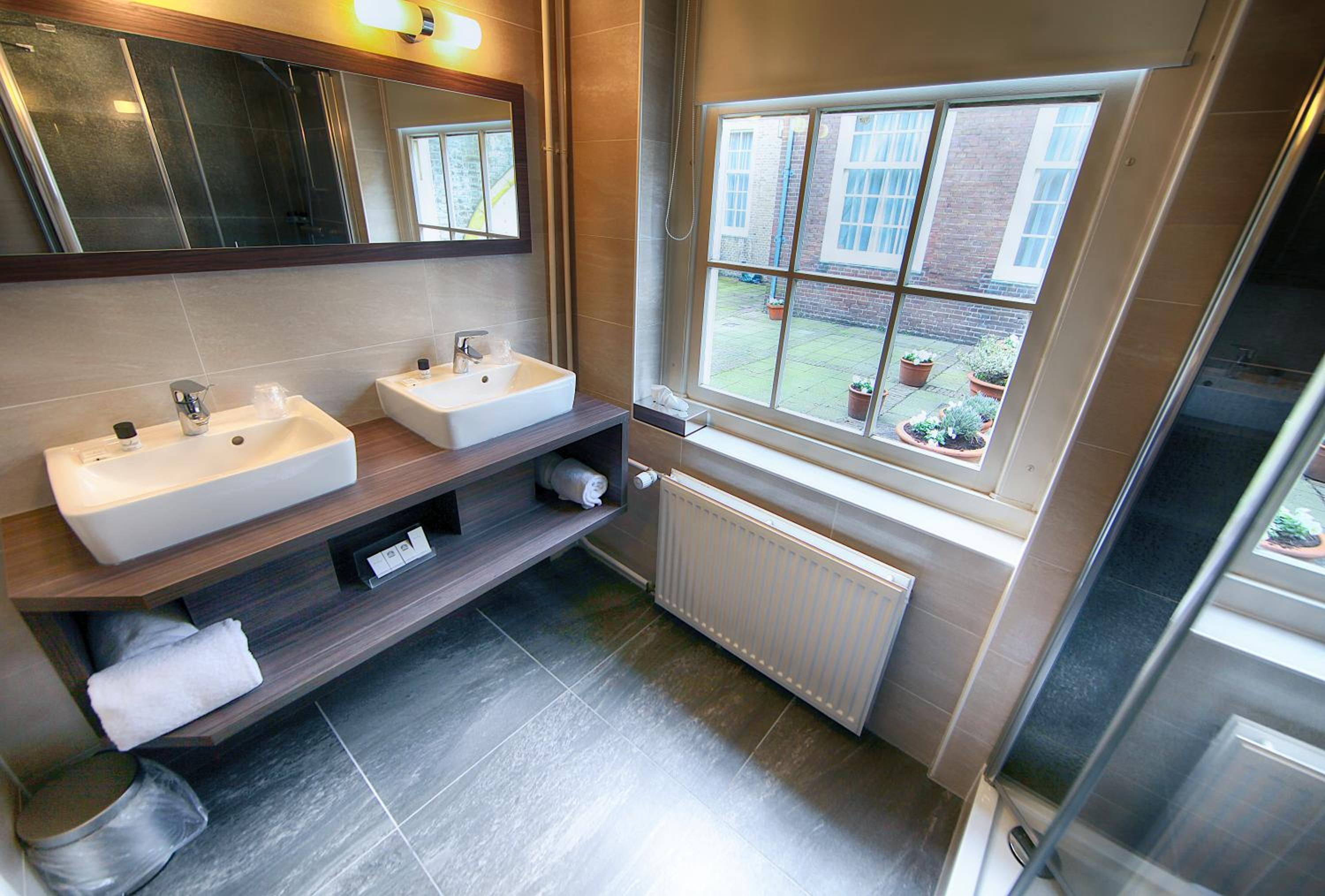 Suite - Photo 4