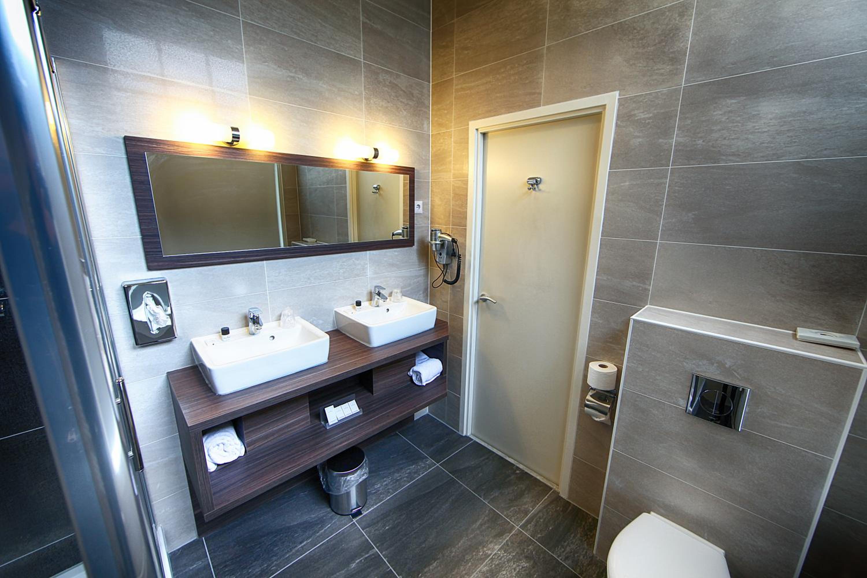 Deluxe Double Or Twin Room - Photo 13