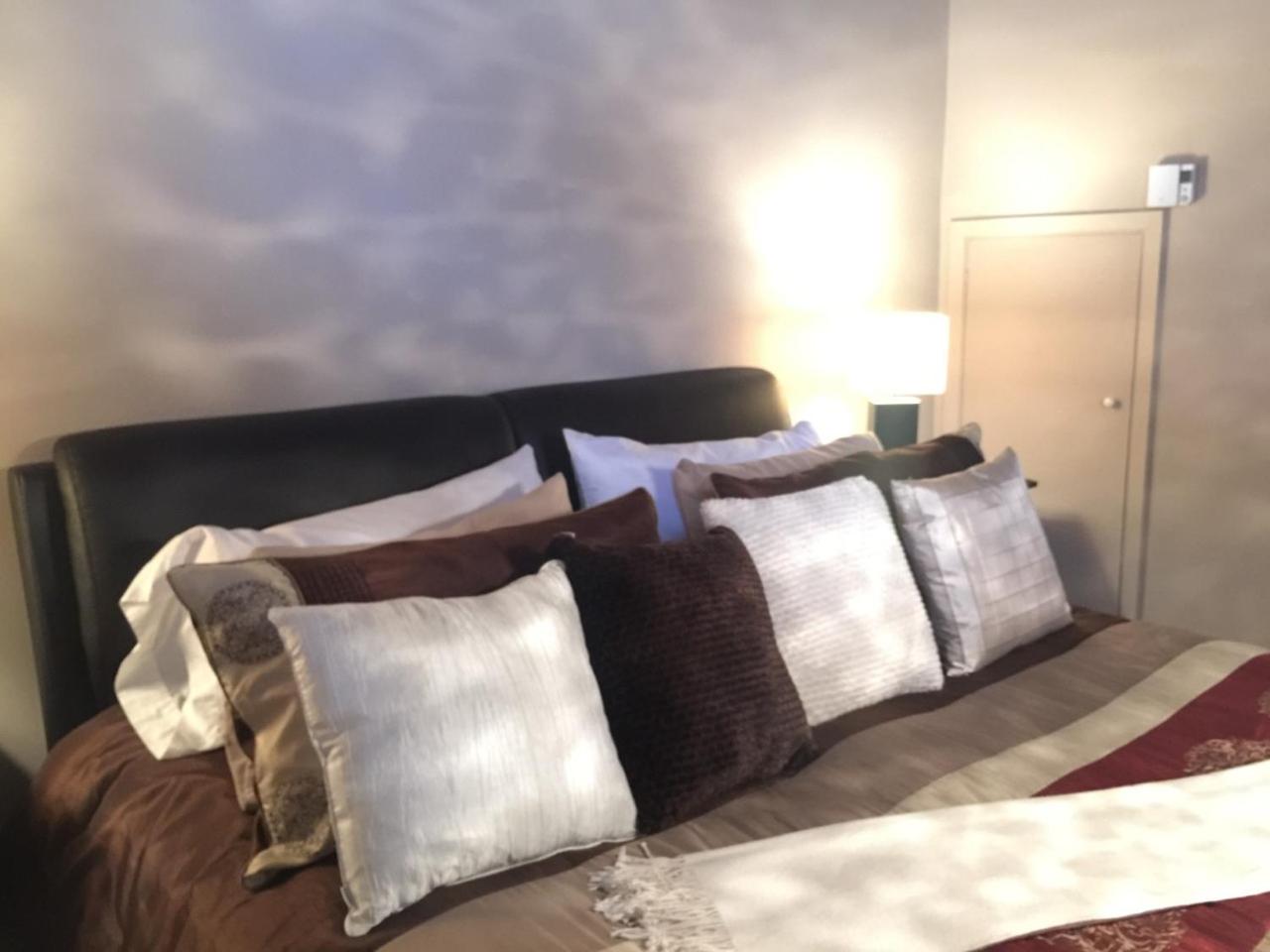King Suite with Spa Bath photo 2