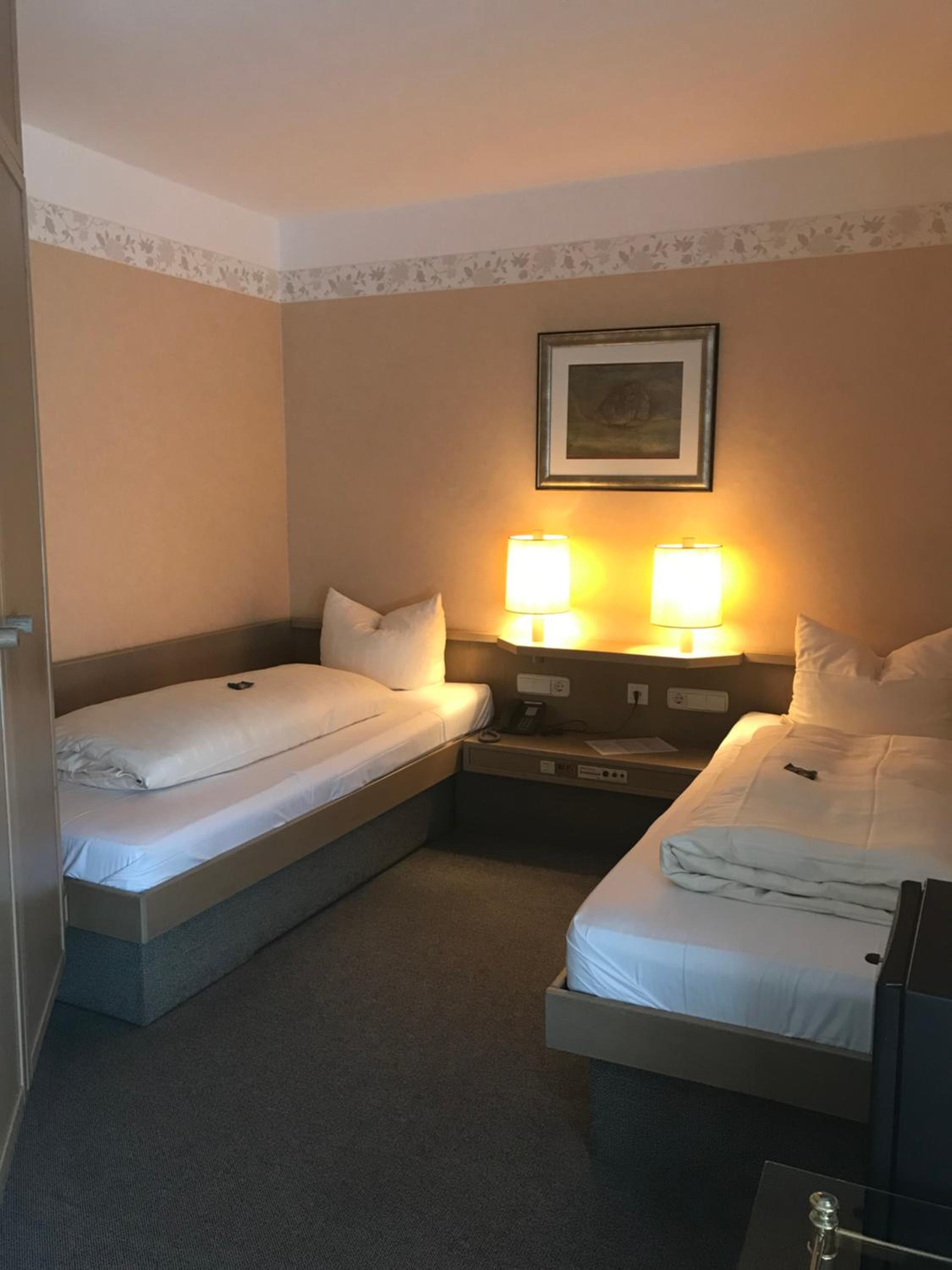 Twin Room with Balcony and Street View