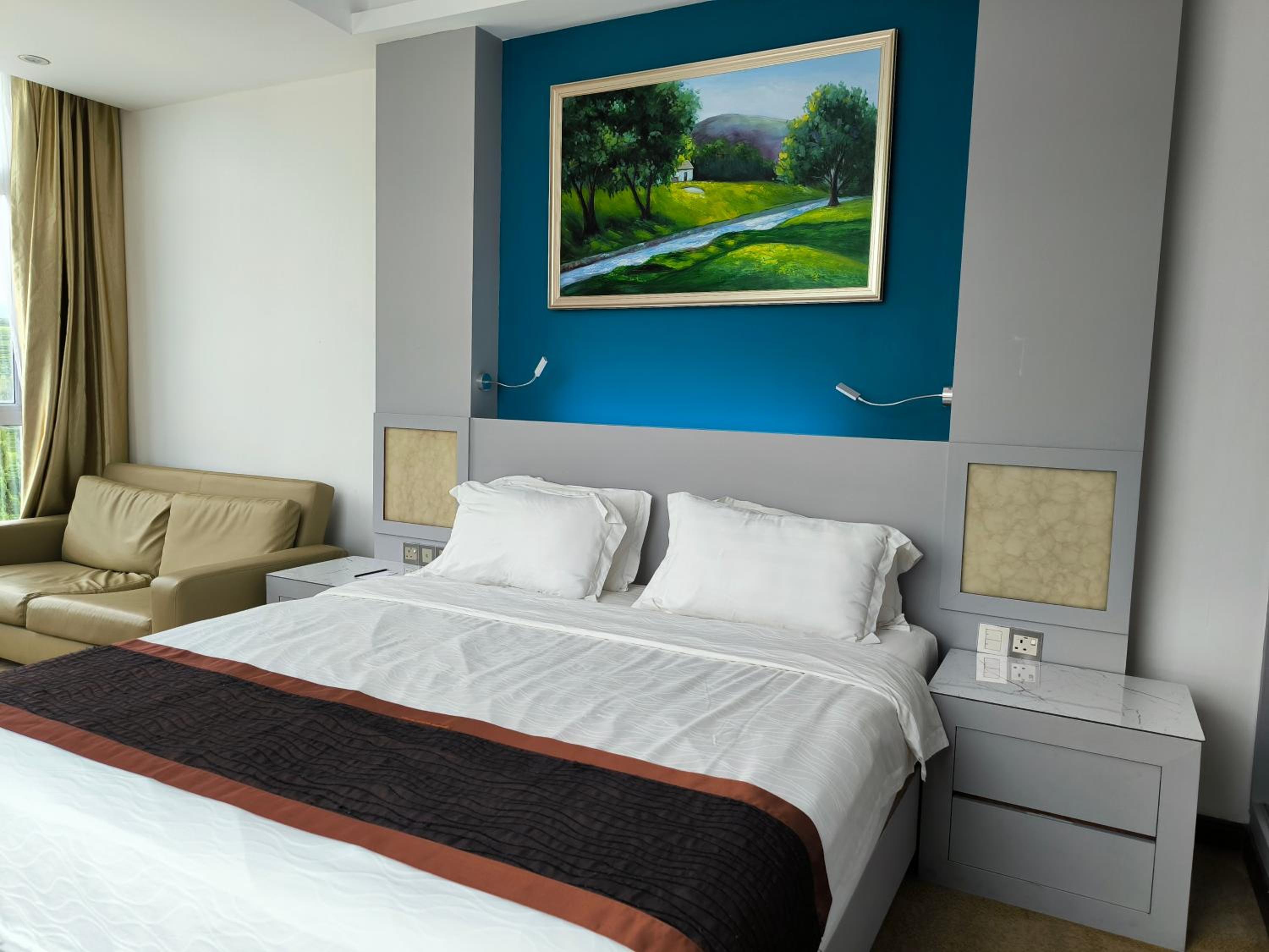 Premium Family Room  photo 2