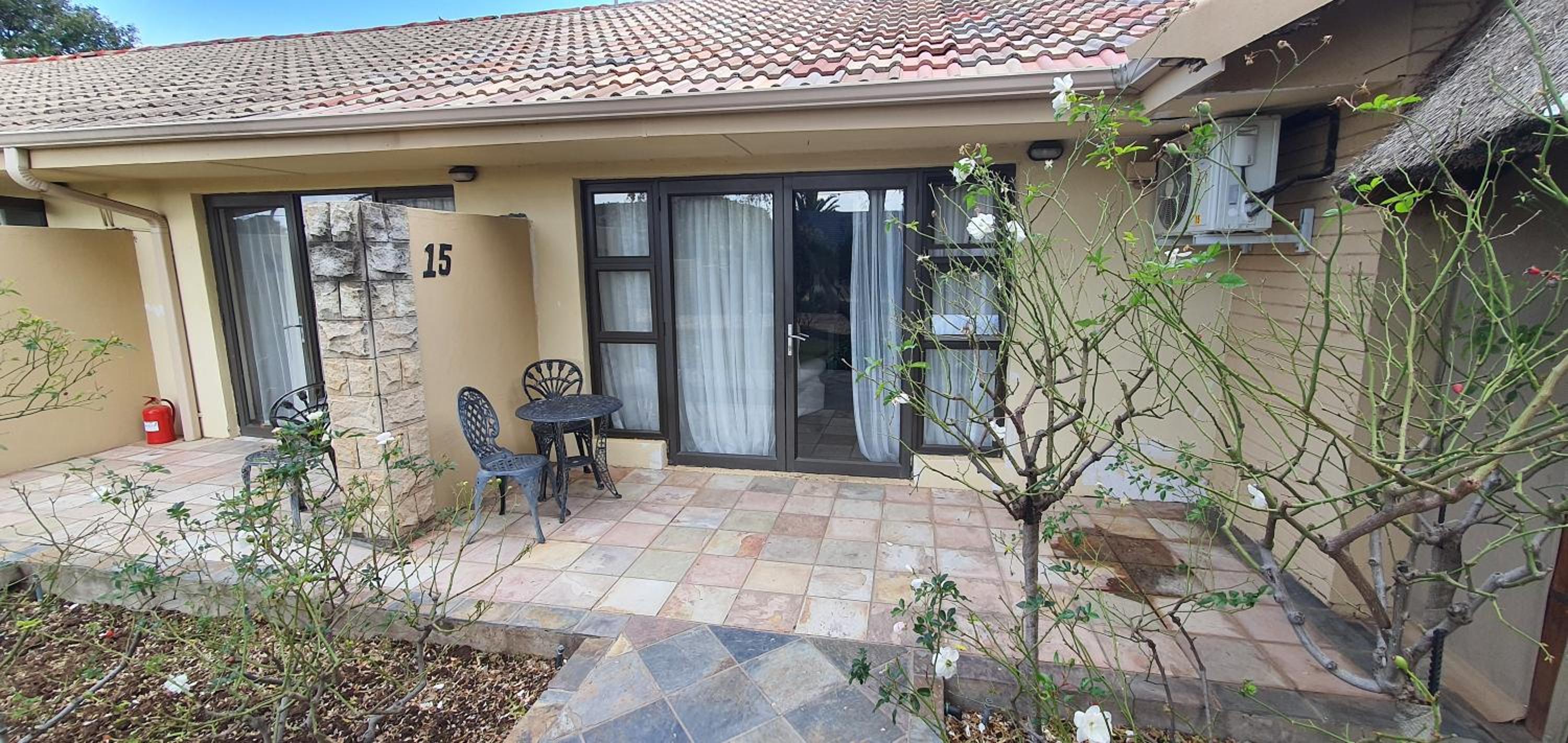 Deluxe Double Room with Bath - Photo 2