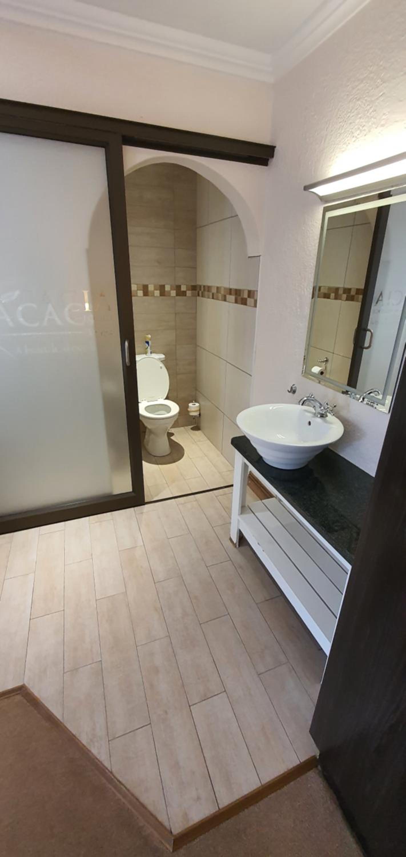 Deluxe Double Room with Bath - Photo 5