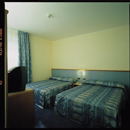Family Room (2 Adults + 2 Children) - Photo 1