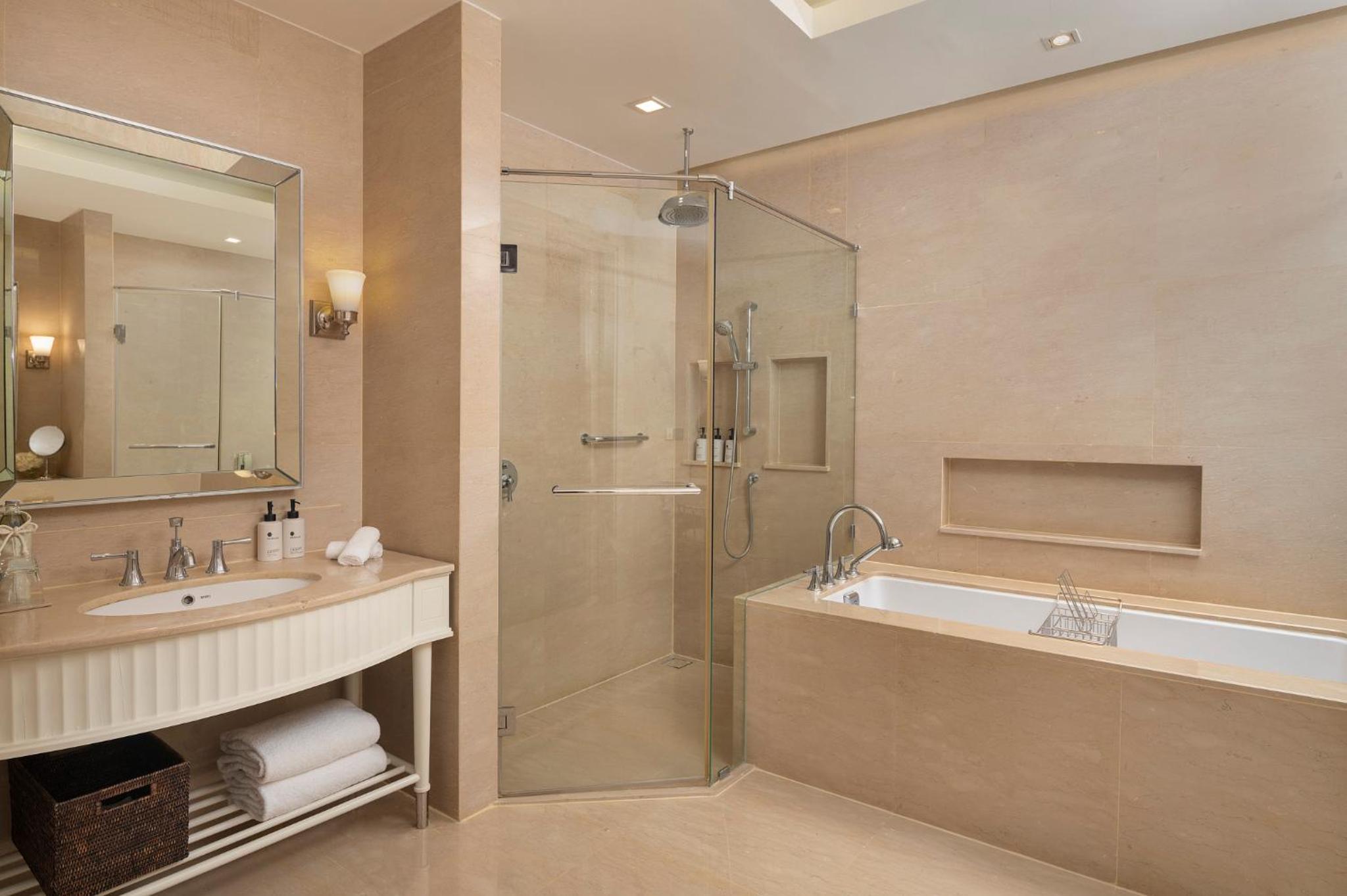 One Bedroom Prestige Club - Club Access