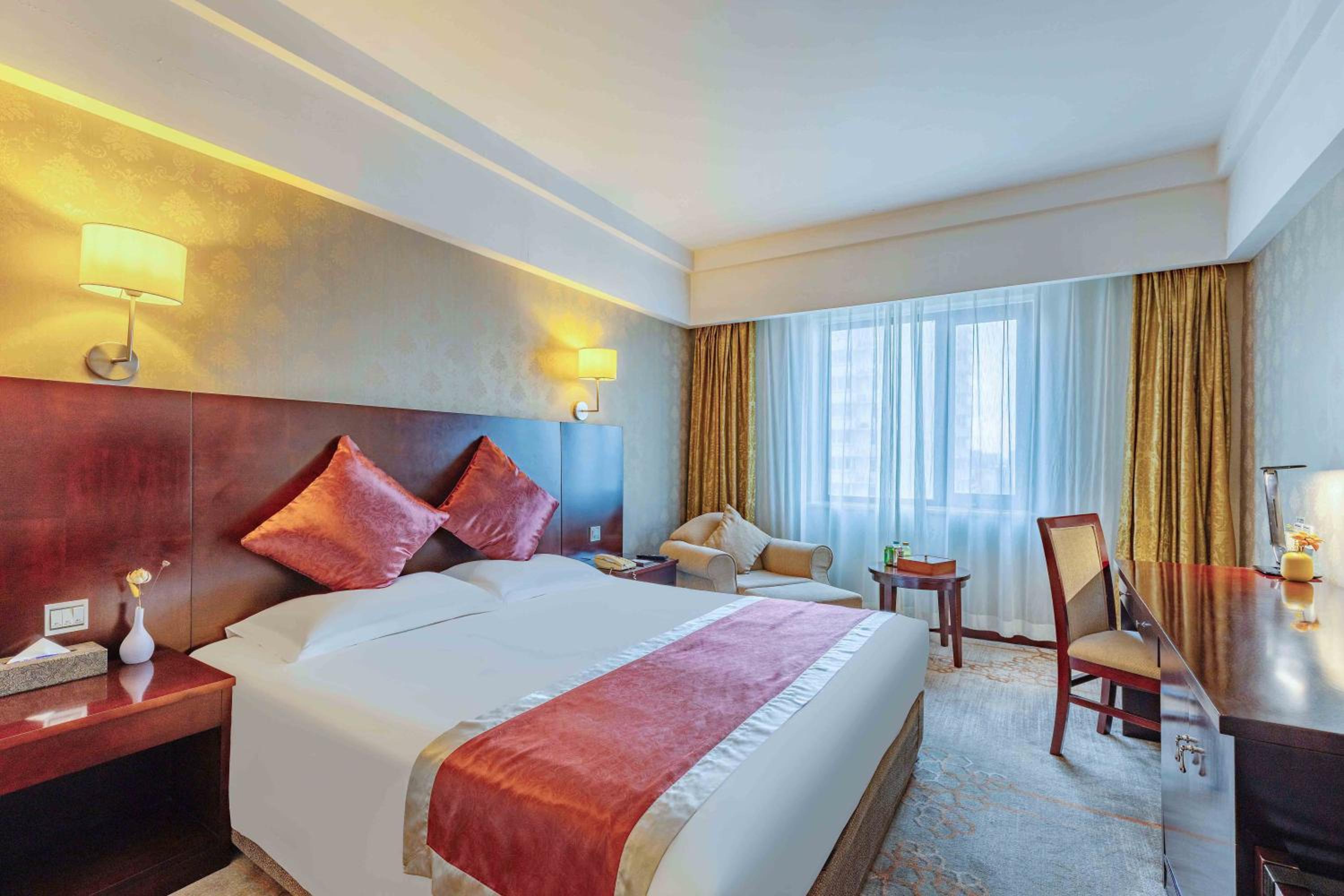 Deluxe Queen Room