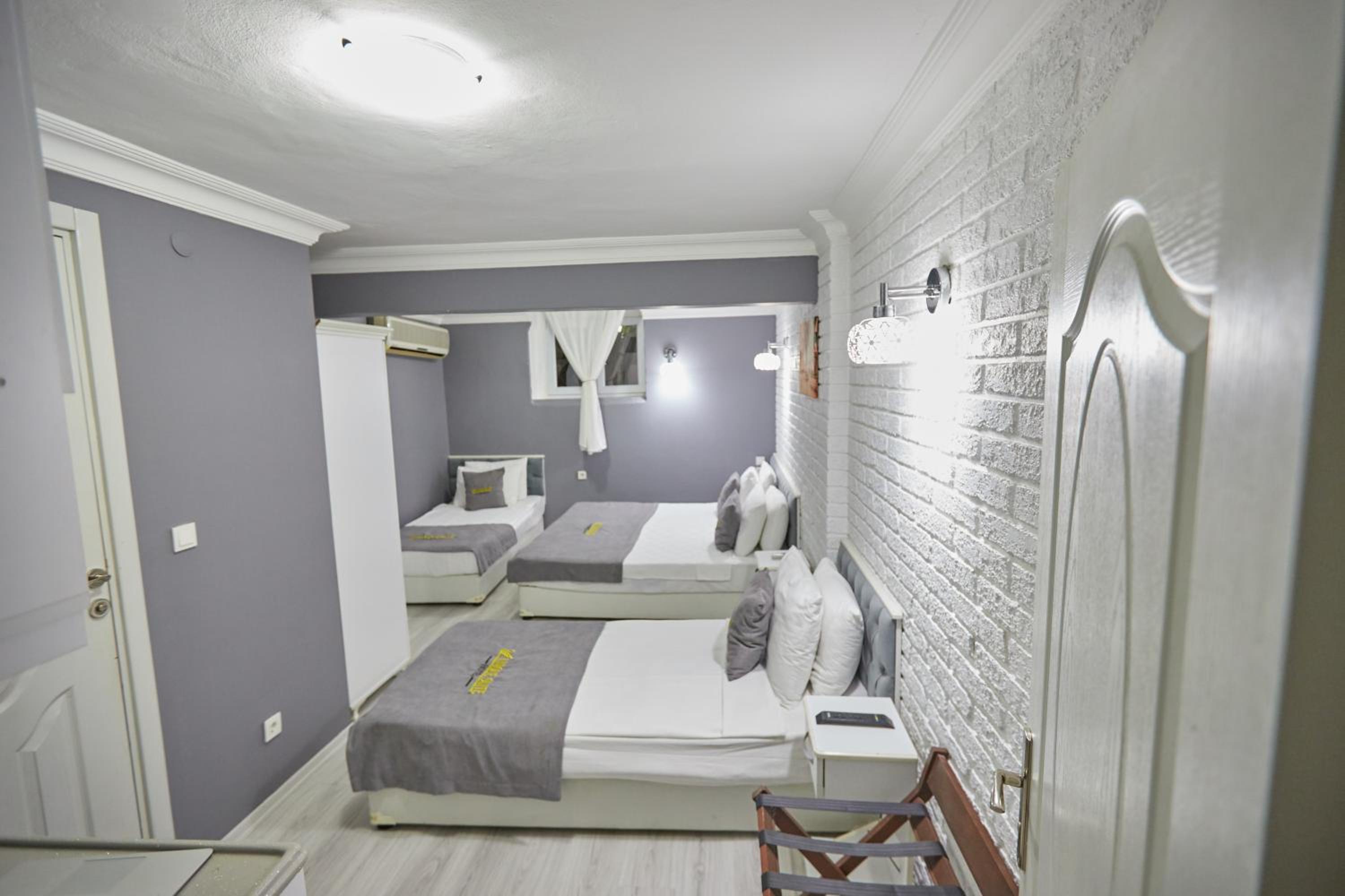 Budget Double Room photo 2