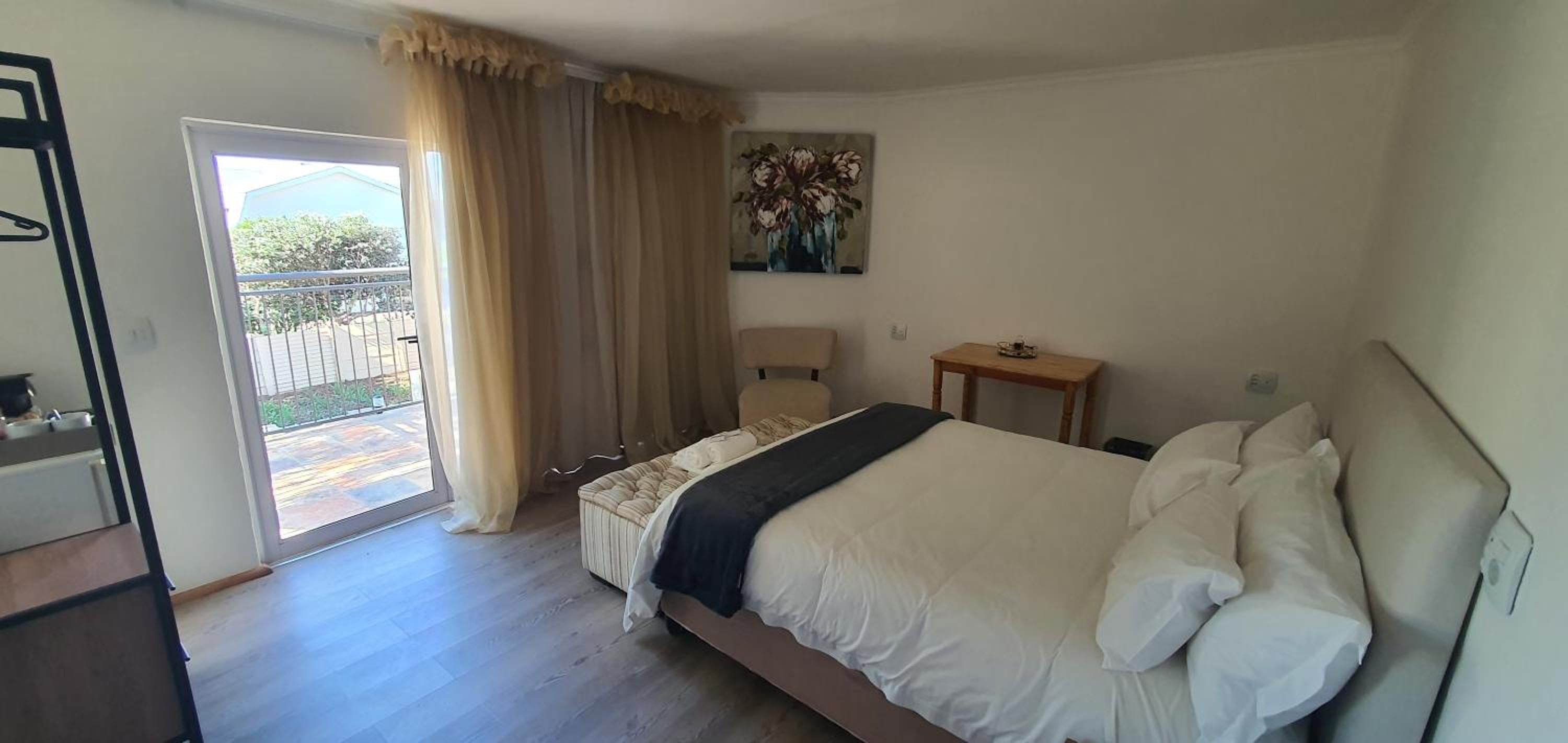 Deluxe Queen Room - Photo 5